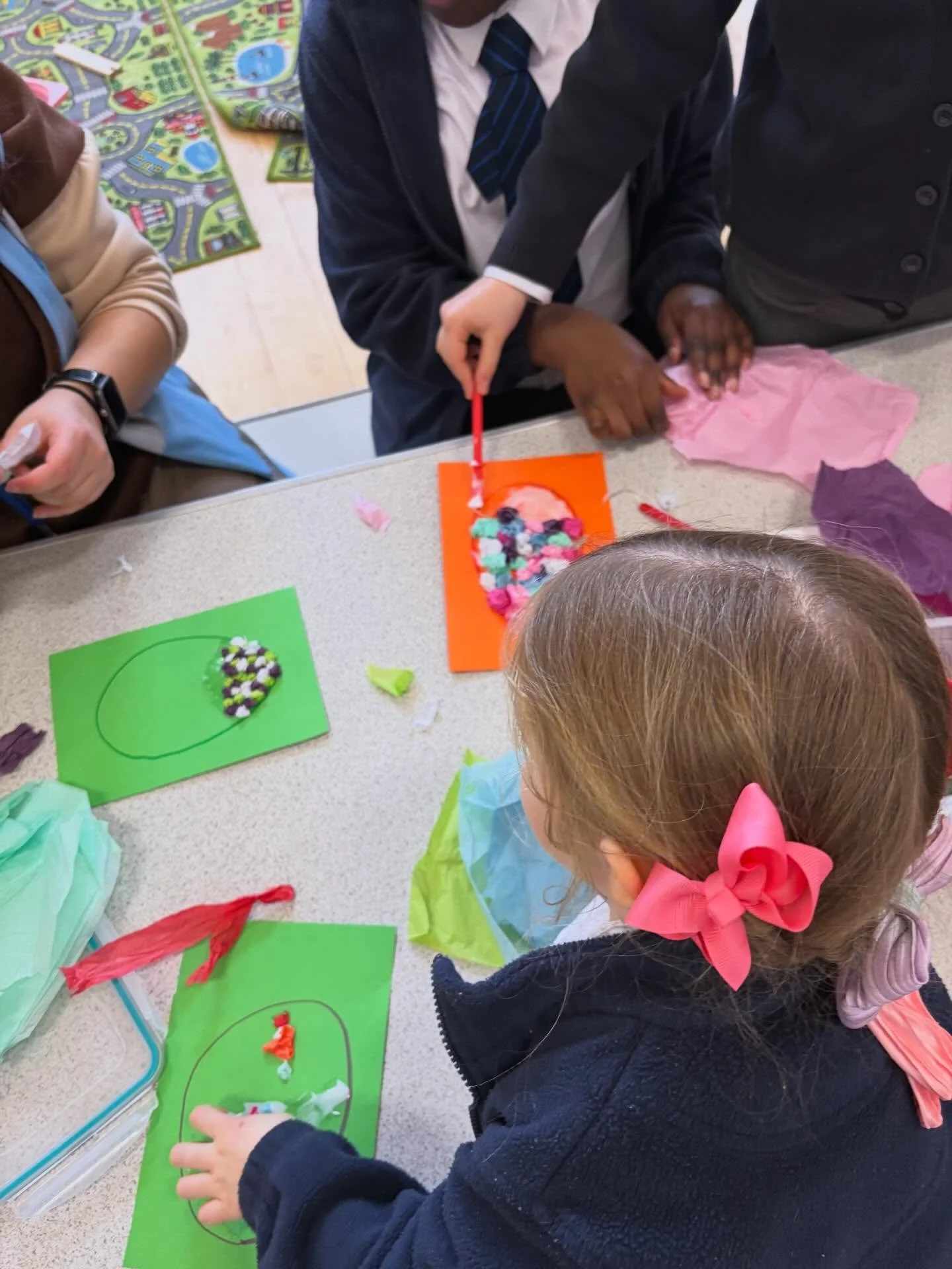 EGGcellent crafting with tissue paper 🐣&hellip;.. some cracking masterpieces 😆
Reigate Parish