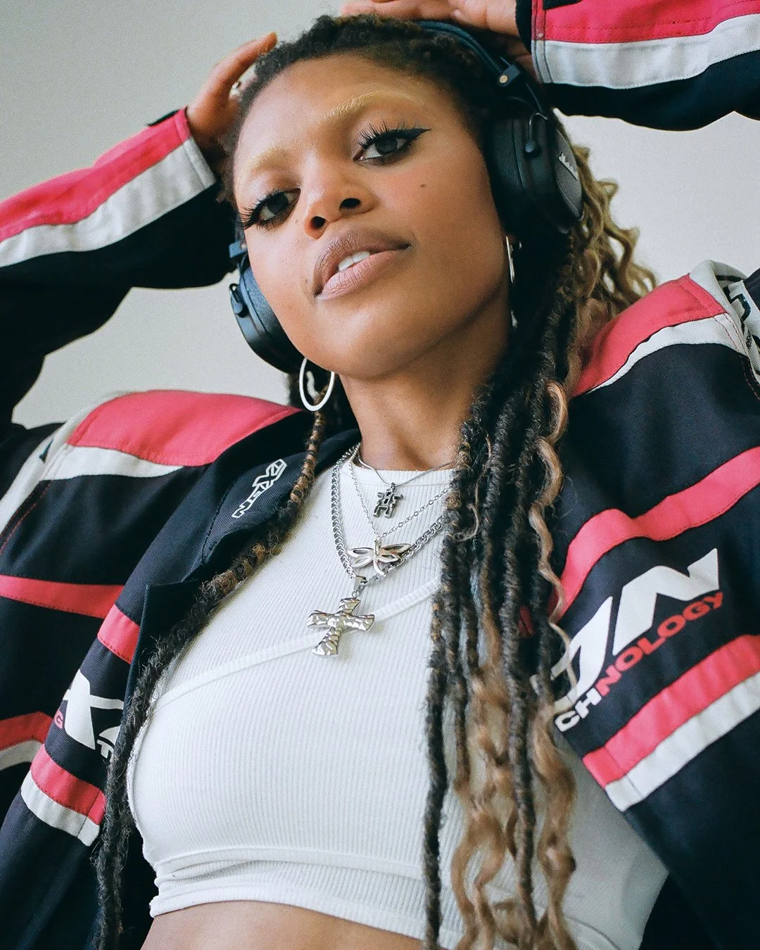 Malaika_infeedcarousel_2_1.jpg