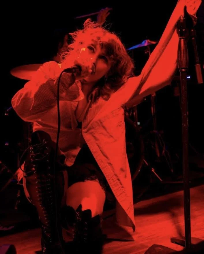 Lizzie Dark0 - photograph by Em Messana used for EP 065