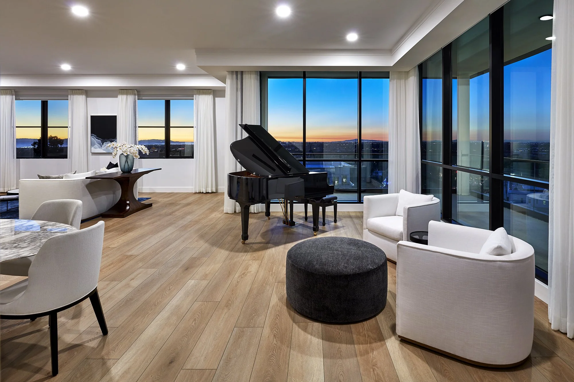 Vivante Newport_Model F_Detail-Piano Windows.jpg