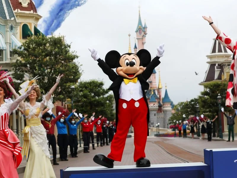 Disnelyland-Paris-Mickey-Mouse-800x600.jpg