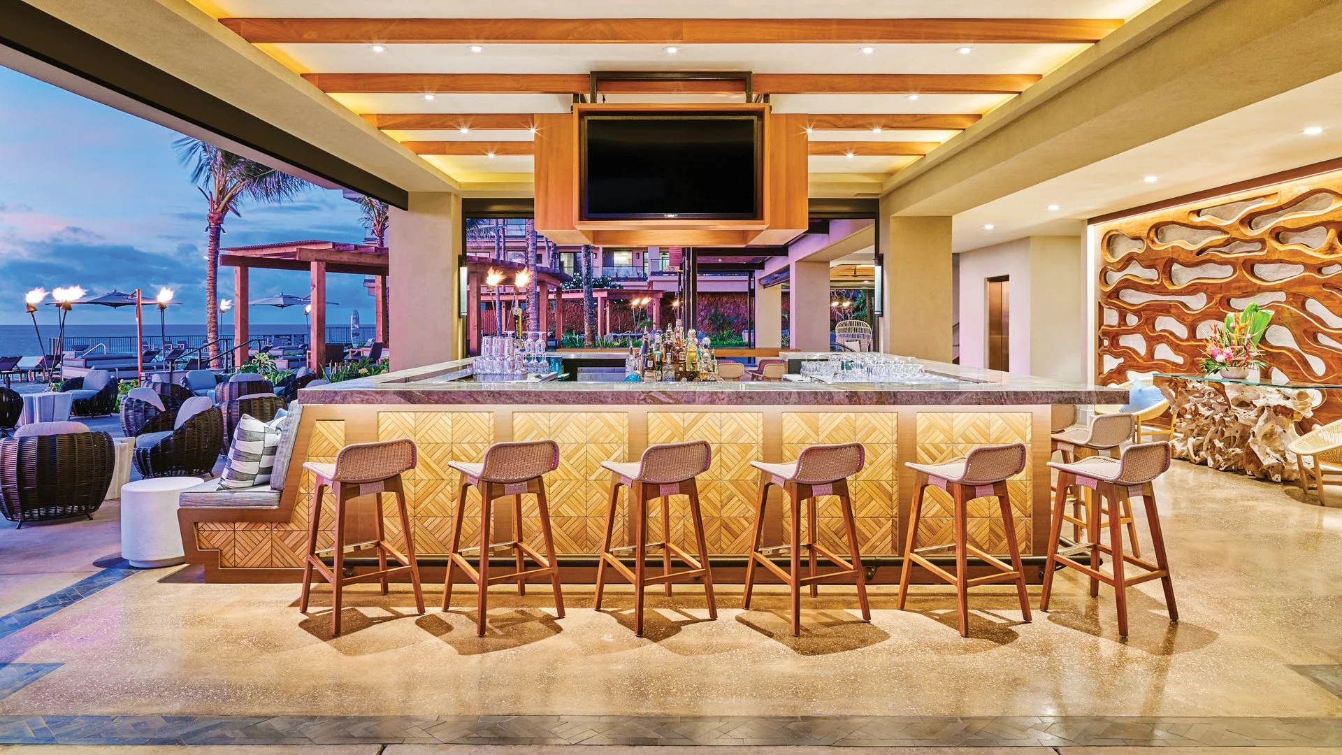 TKAU_hualanis_bar1_93881_lo_res_RGB.jpg