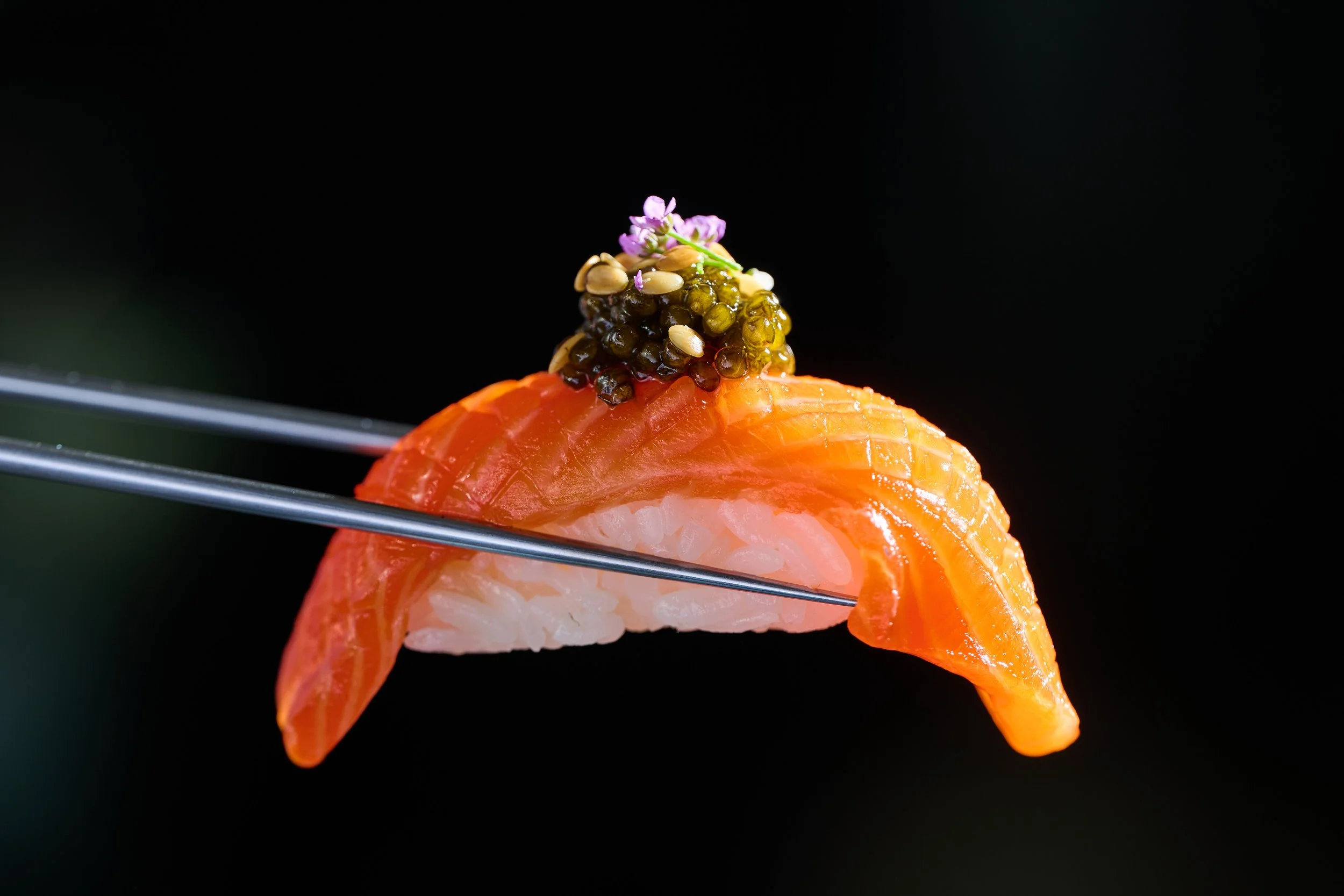 Kaiya_SalmonNigiri_013.jpg