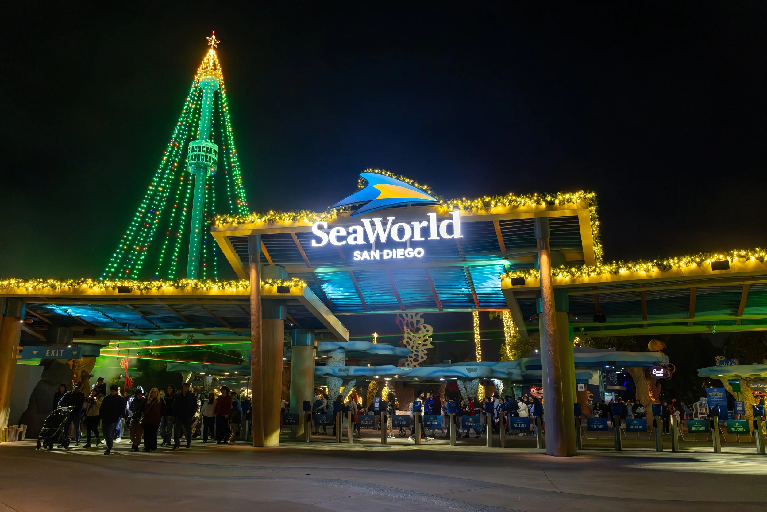 25_SWC_Christmas_ParkEntrance (1).jpg