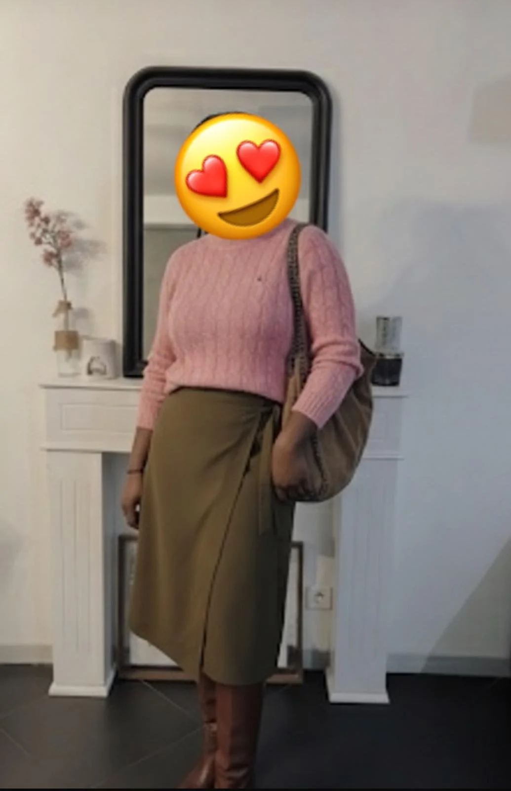 tenue capsule AM pull rose jupe verte.jpg