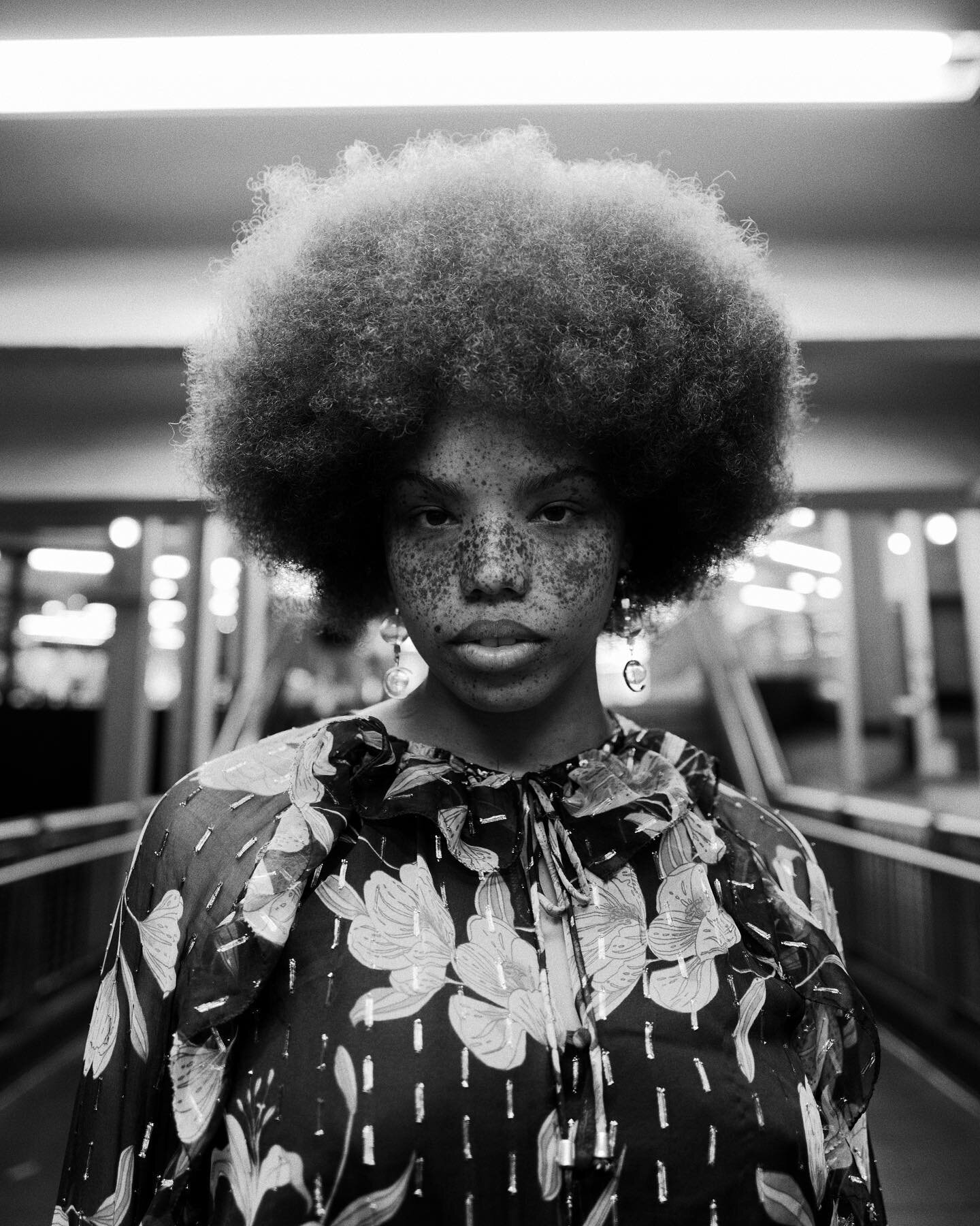 A New York minute. 

&copy; Jesaja Hizkia 2022 NYC
.
.
.
.
#jesajahizkia #nyc # #photo #film #leicaq2 #monochrome #leicacamera #portrait #photography #beauty #afro #newyorkcity l #documentary #gallery #downtown #blackandwhite #print #art #2022 #life 