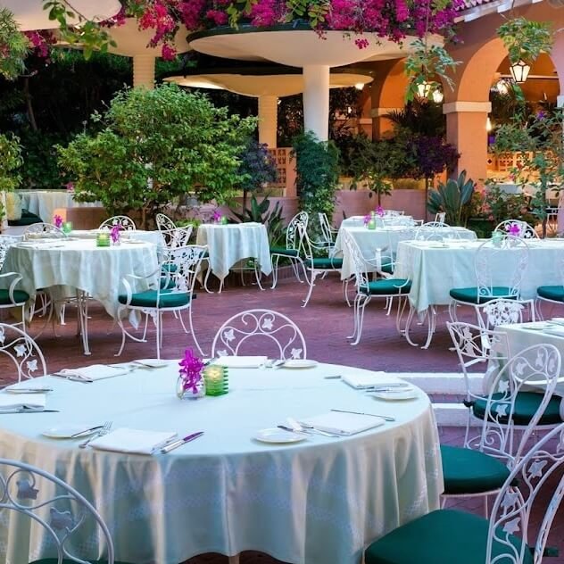 PoloLounge5-Restaurant-Bar-BeverlyHills-California-Opulist.jpg