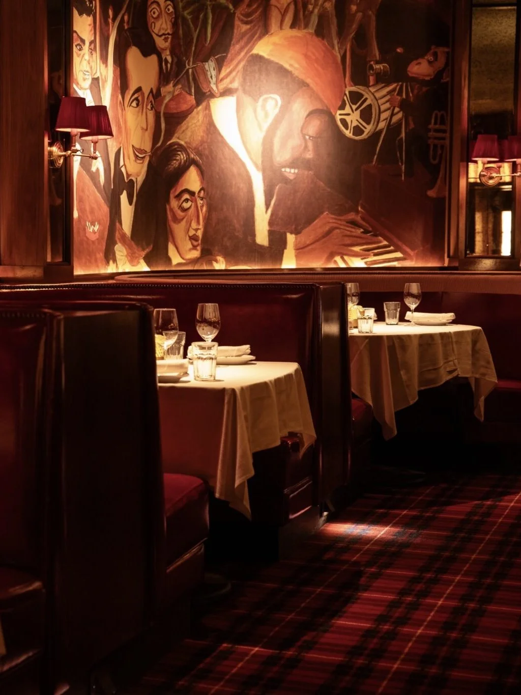 Drake'sHollywood-Restaurant-Bar-Houston-Texas 2.jpg