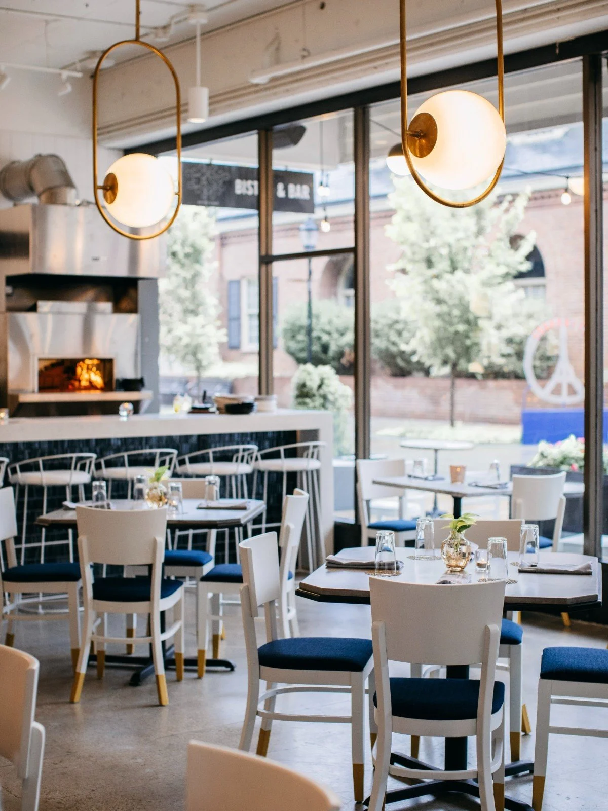 Easy Bistro &amp; Bar