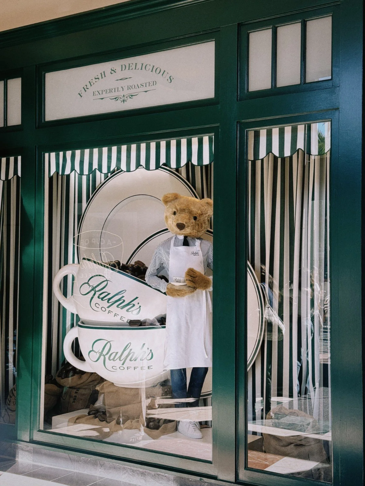 RalphsCoffeeNewportBeach-CoffeeShop-California-Opulist4.JPG