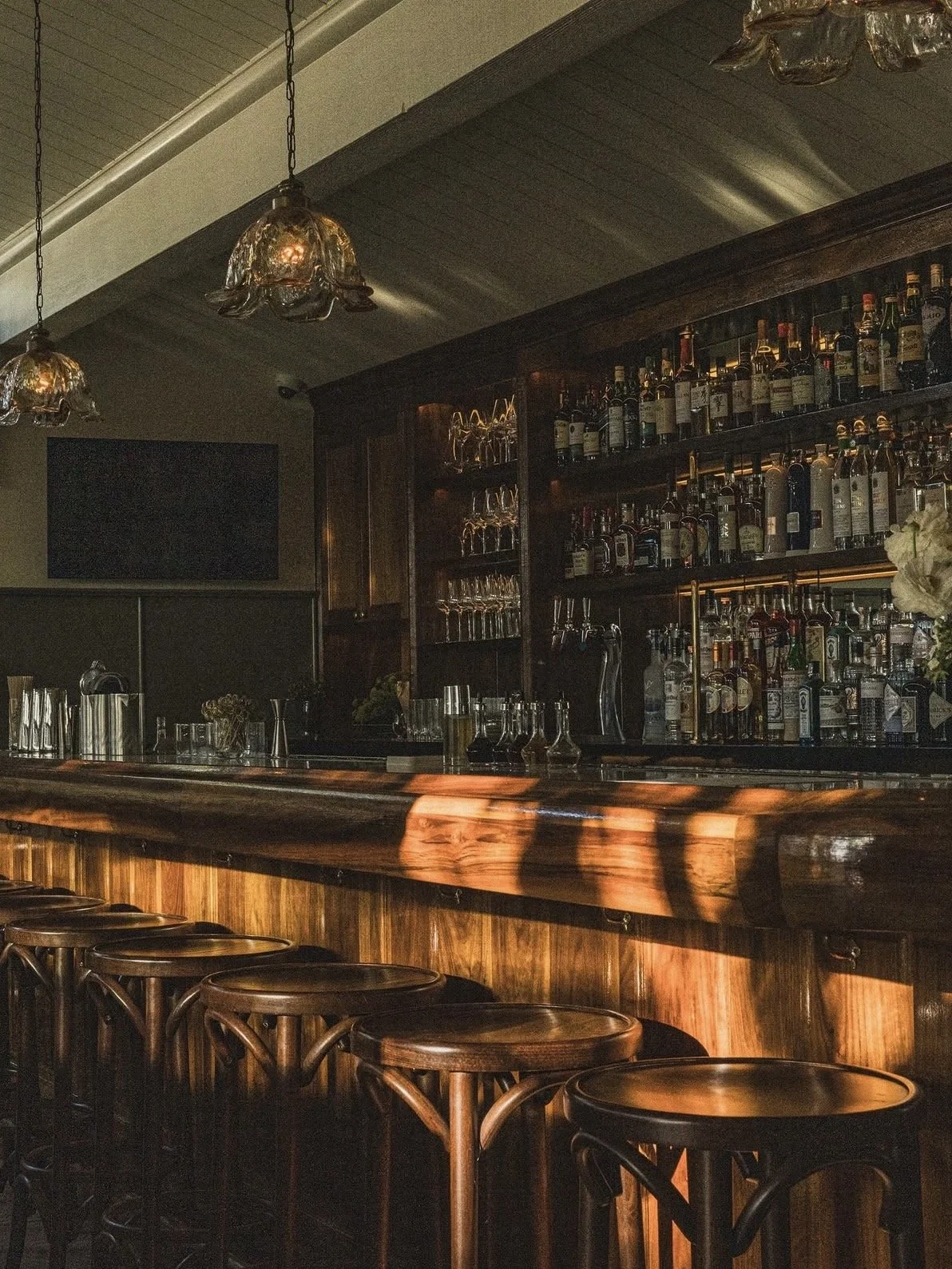 Monte's-Restaurant-Bar-SantaBarbara-California 2.jpg