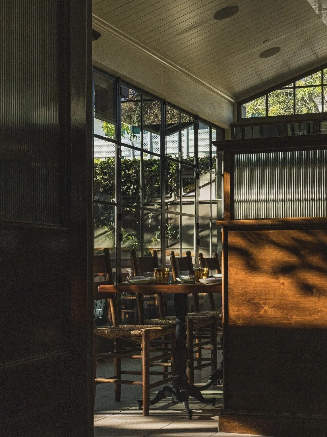 Monte's-Restaurant-Bar-SantaBarbara-California 5.jpg