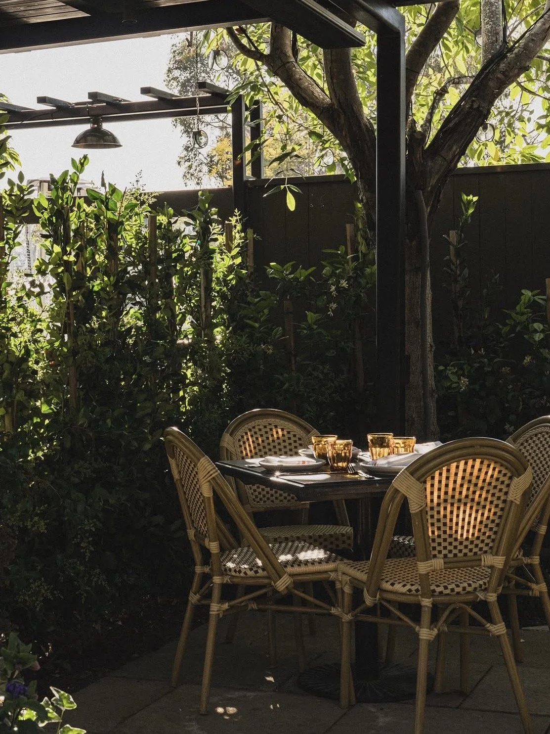 Monte's-Restaurant-Bar-SantaBarbara-California 6.jpg