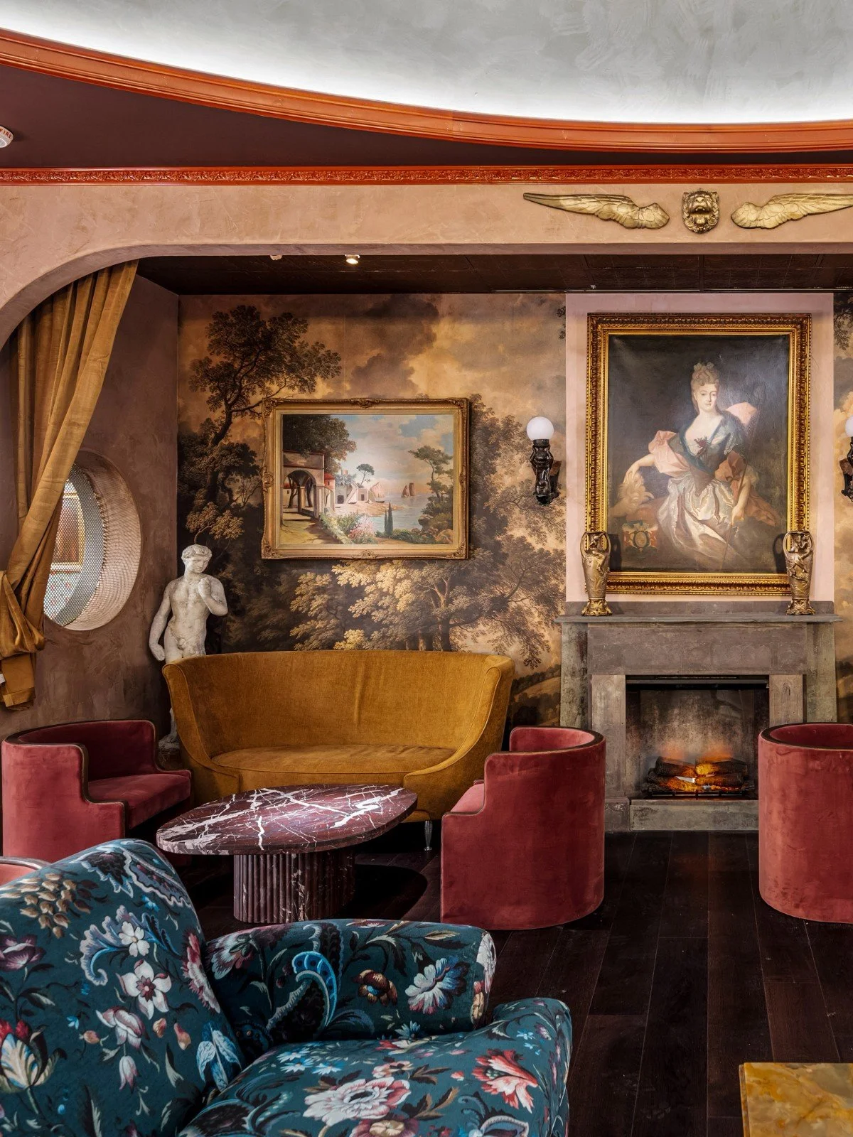 CapuletCocktailClub-Bar-Raleigh-NorthCarolina 1.jpg