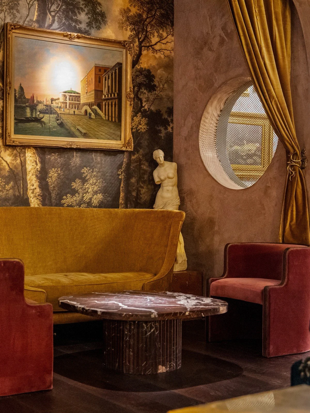 CapuletCocktailClub-Bar-Raleigh-NorthCarolina 10.jpg