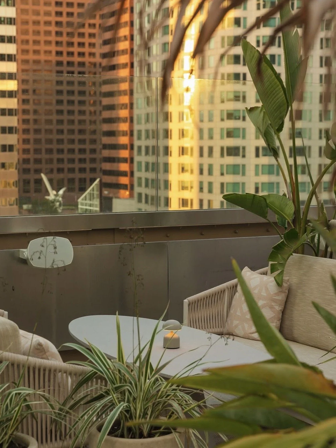 ÜCA-TheDelphiHotel-Restaurant-Bar-LosAngeles-California 3.jpg