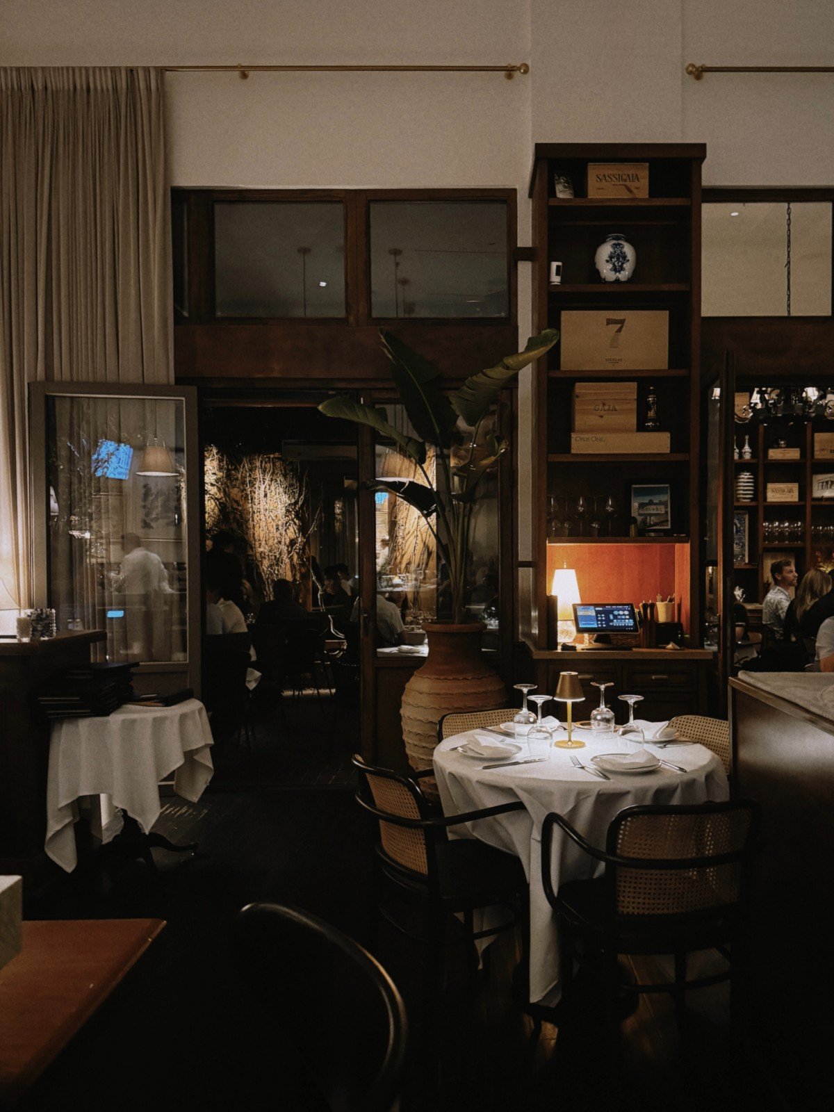 Nesos-Restaurant-Bar-NewportBeach-California-Opulist5.jpg