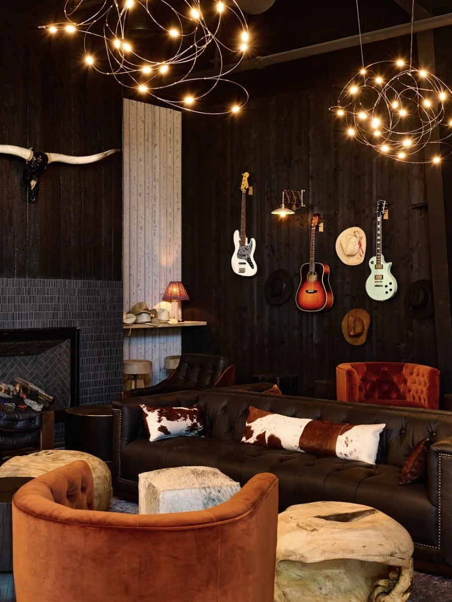 Hawkeye &amp; Huckleberry Lounge