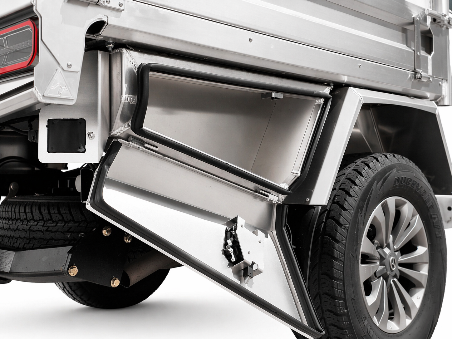 Undertray Toolbox on ute .png