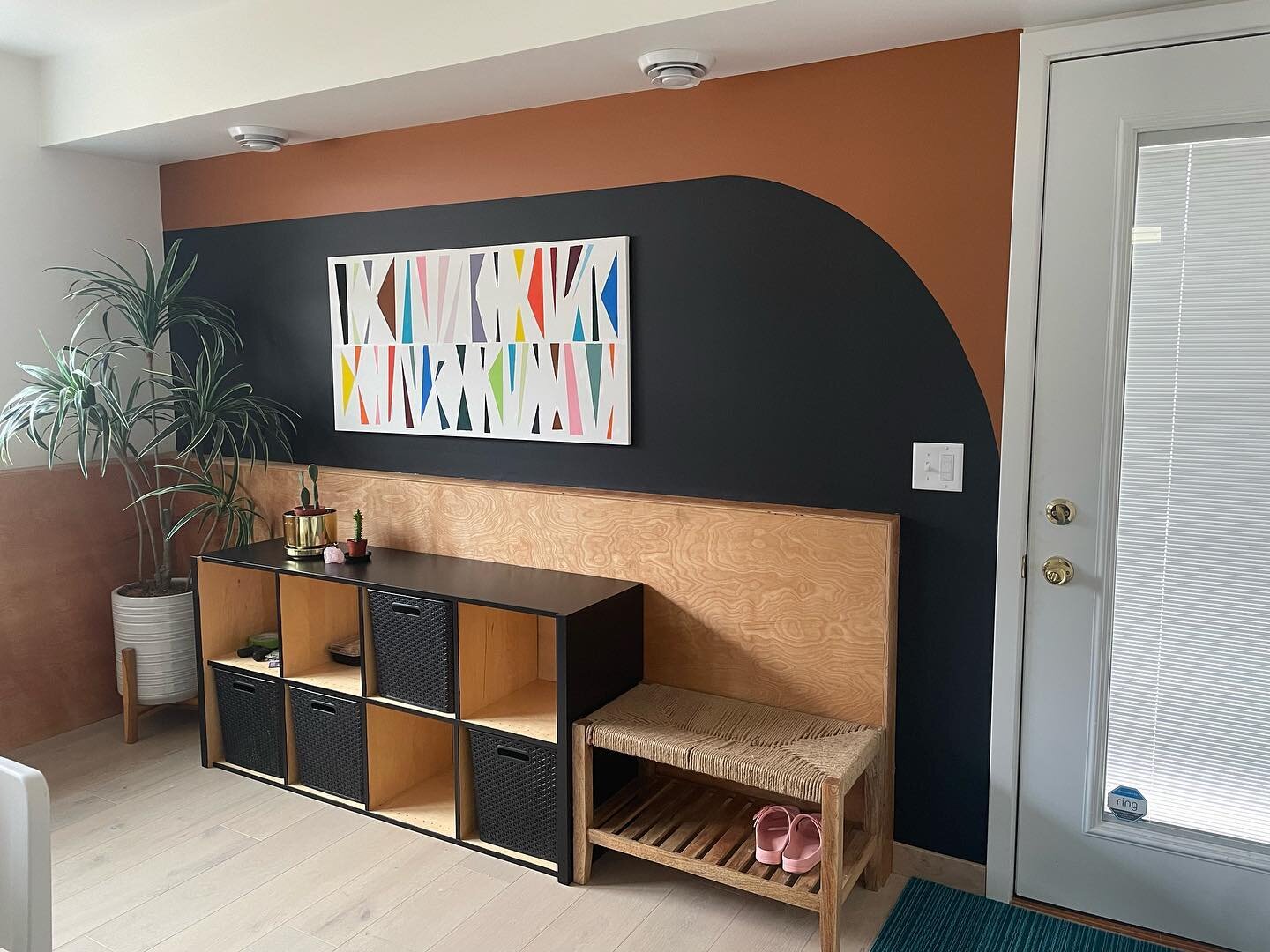 A friend asked me what style my house was turning out like. I said &ldquo;well, it&rsquo;s of course Scandinavian, mid century, but with a little Miami 🪴&hellip; 

...a little art deco&hellip;.

 &hellip; and beach house smoothie bar🧋🏝️&hellip; 

