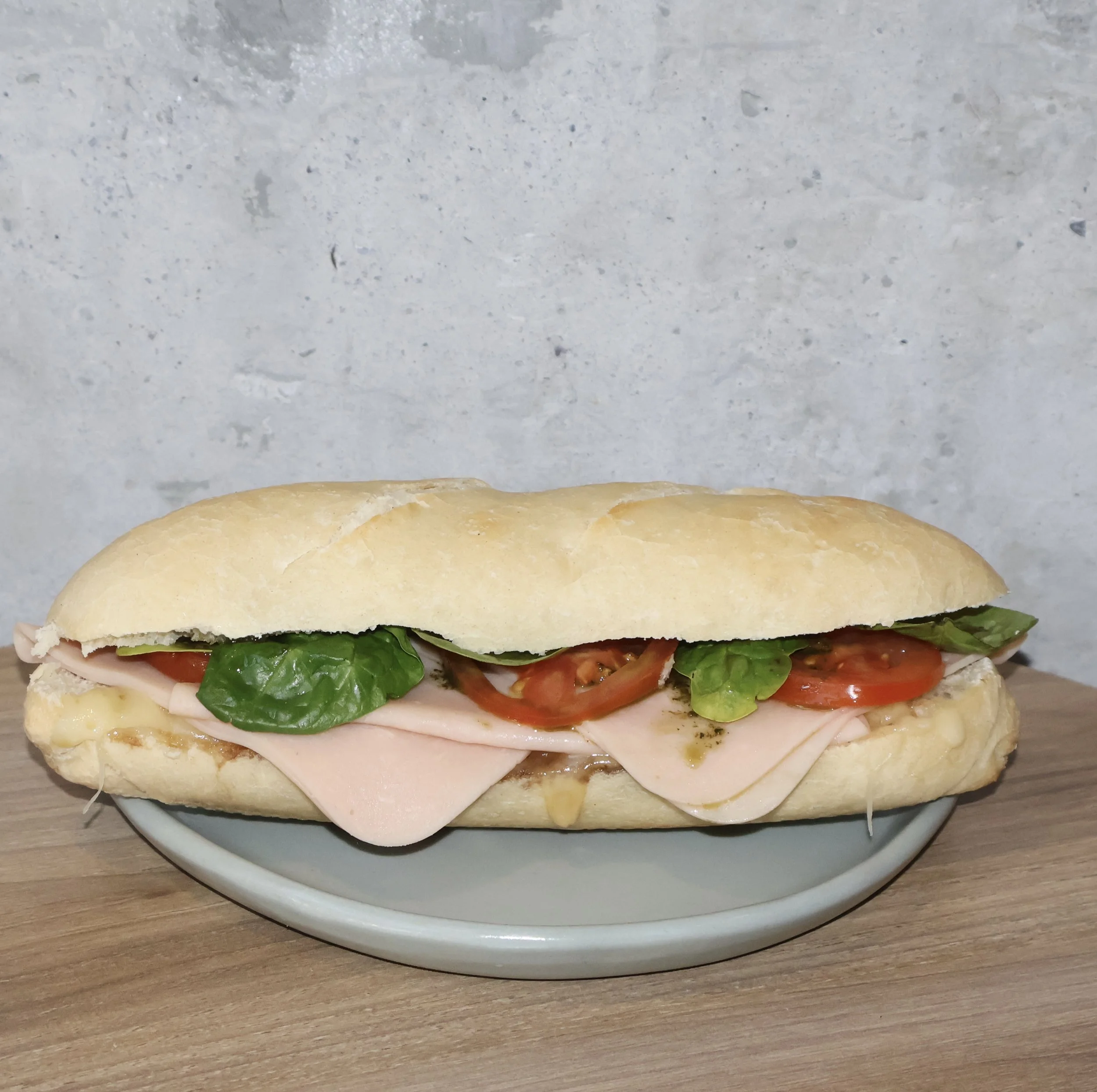 BAGUETTE JAMÓN Y QUESO.JPG