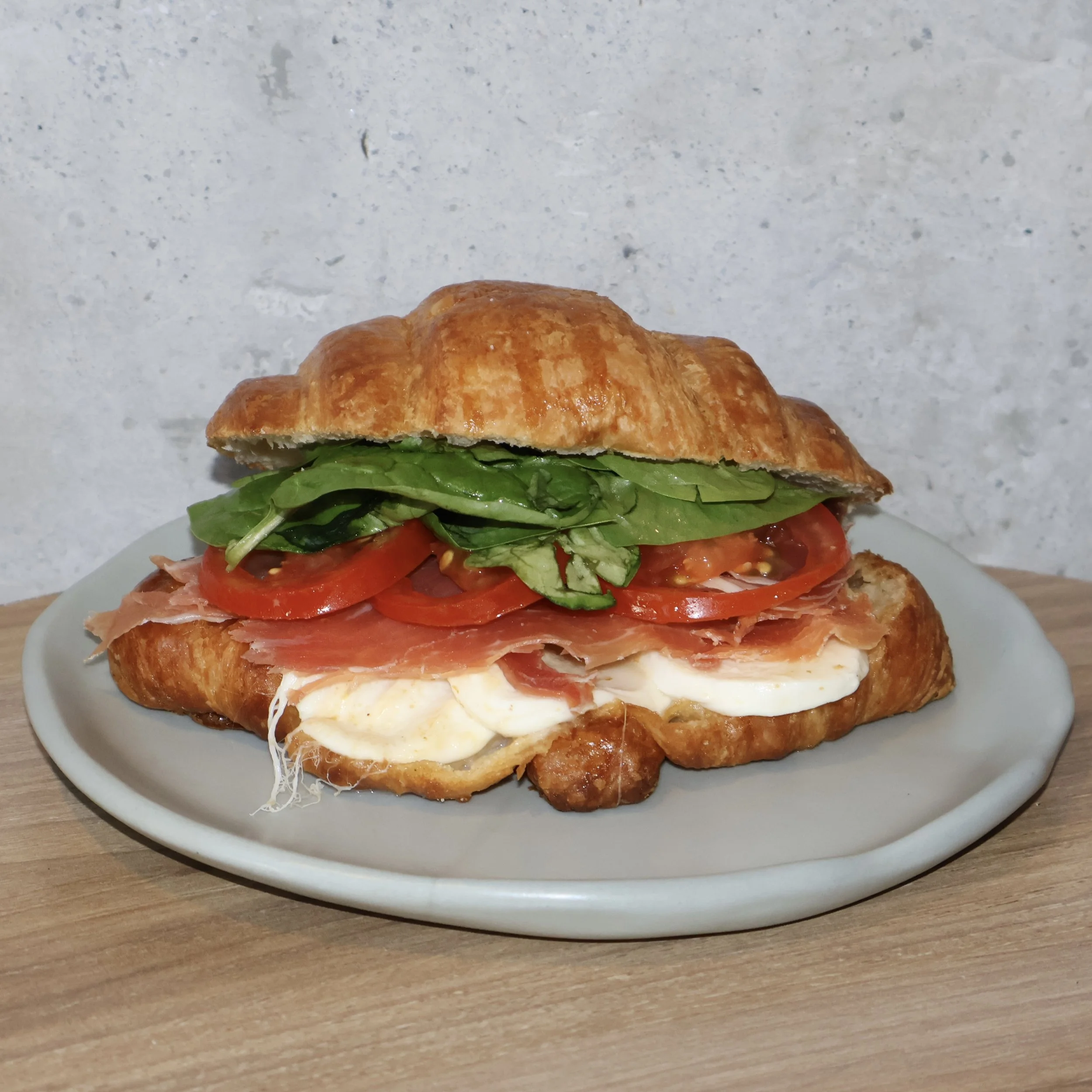 CROISSANT SERRANO Y MOZZARELLA.JPG