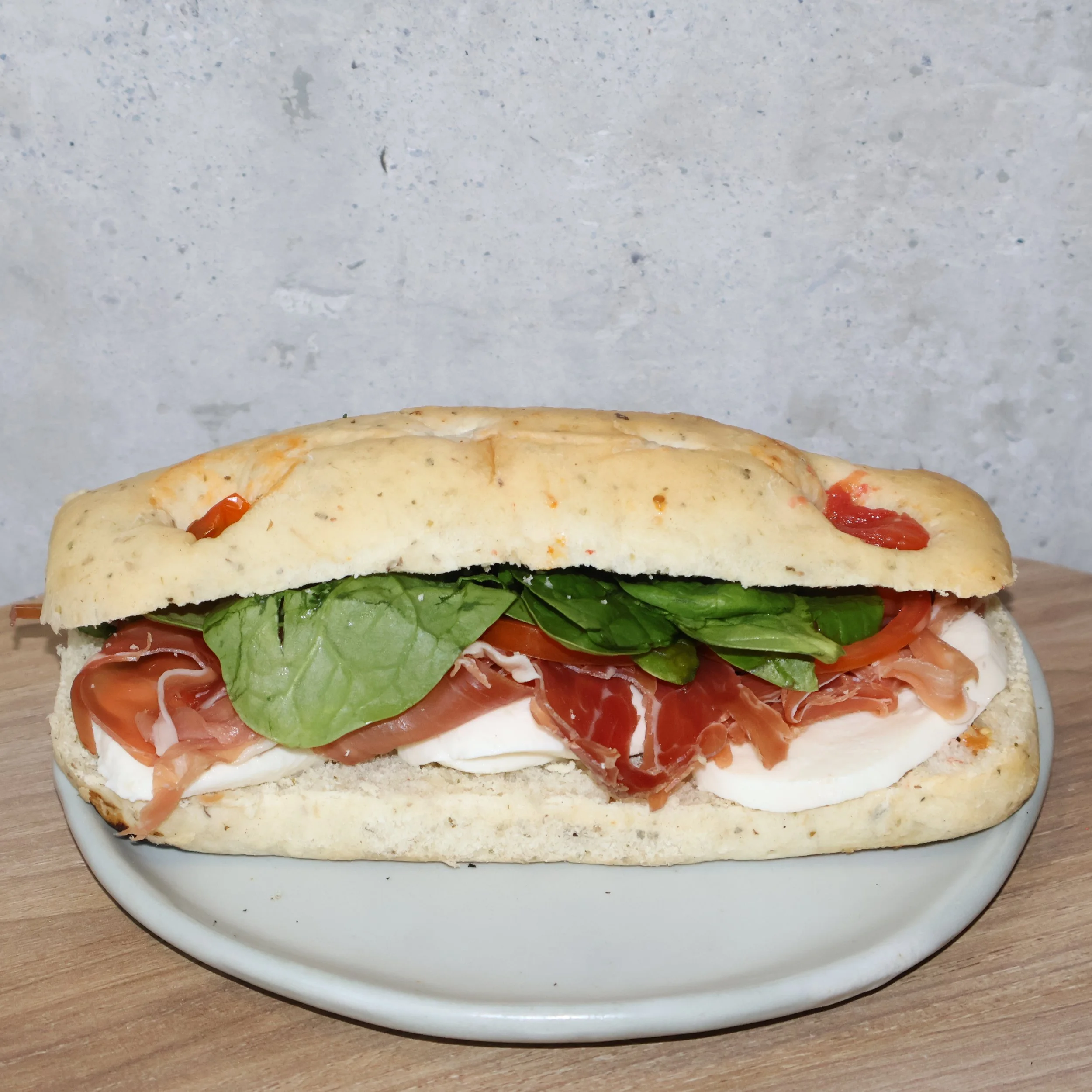 FOCACCIA SERRANO Y MOZZARELLA.JPG