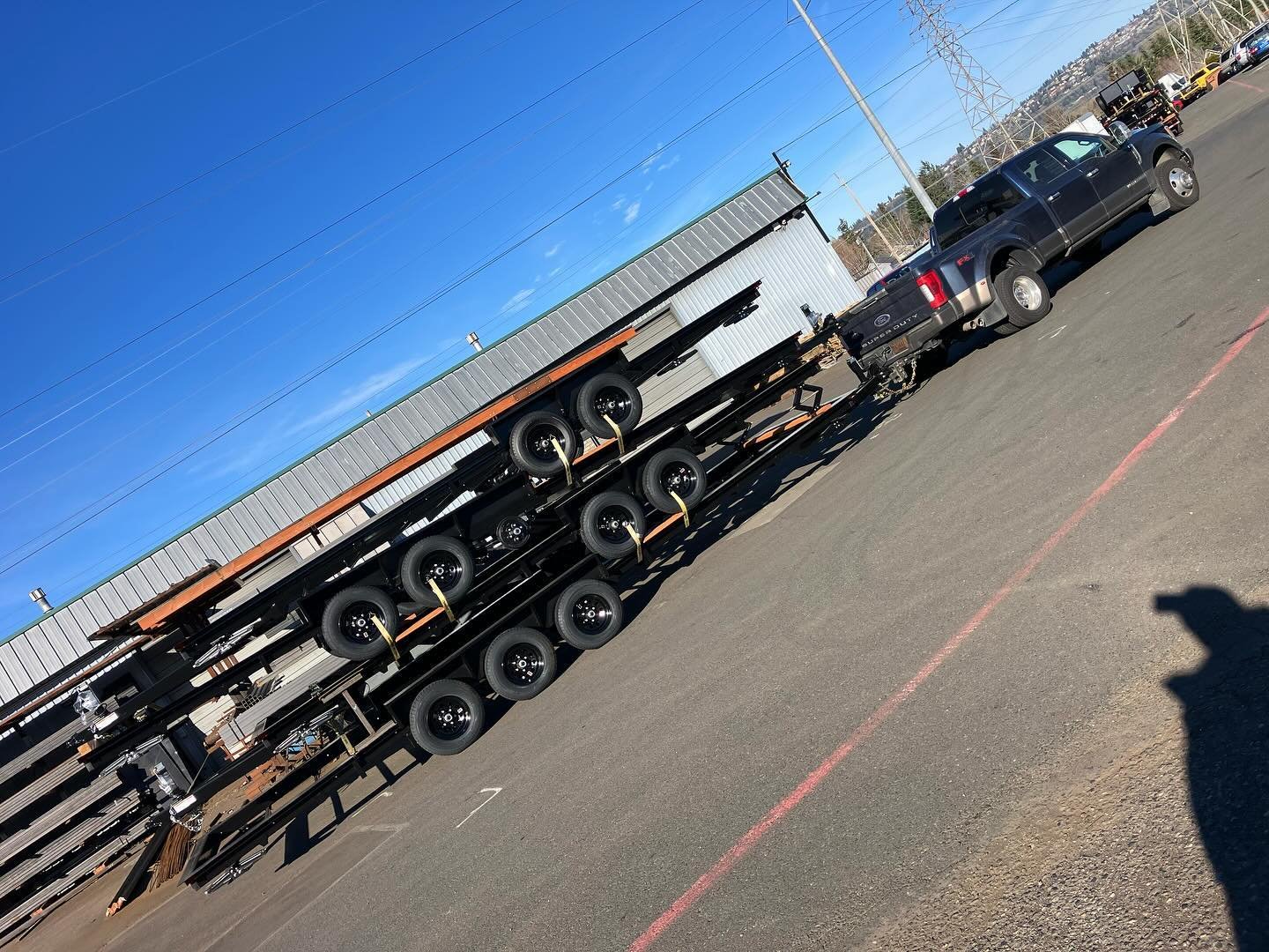 More trailers means more tiny homes 🤩🤩🤩 three of these have been sold already! Once built two are staying in California and one heading to Vegas baby! We still have one available for purchase 🤩 
#tinyhome #tinyhomes #tinyhouseonwheels #vanlife #t