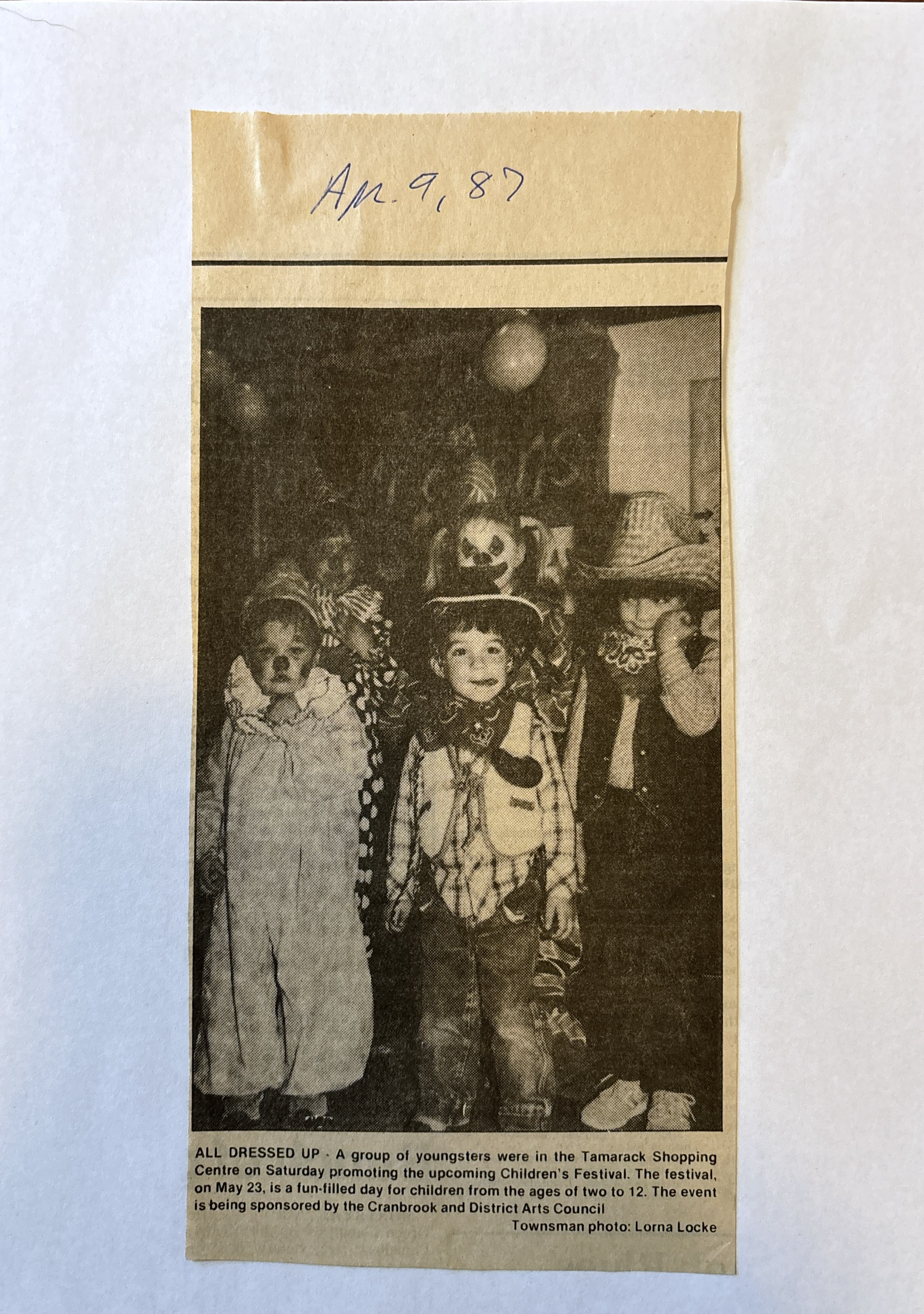 1987 - Kids in costume, np.png