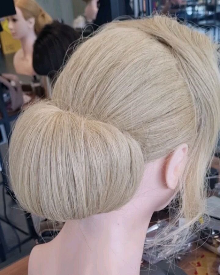 Quick run thru what I've been doing the last couple days.

2day Long hair education with @lornaevanseducation

Hair up hs never been something that I have loved to do, but I do want to love it. The more skills you learn and confidence you get thru pr