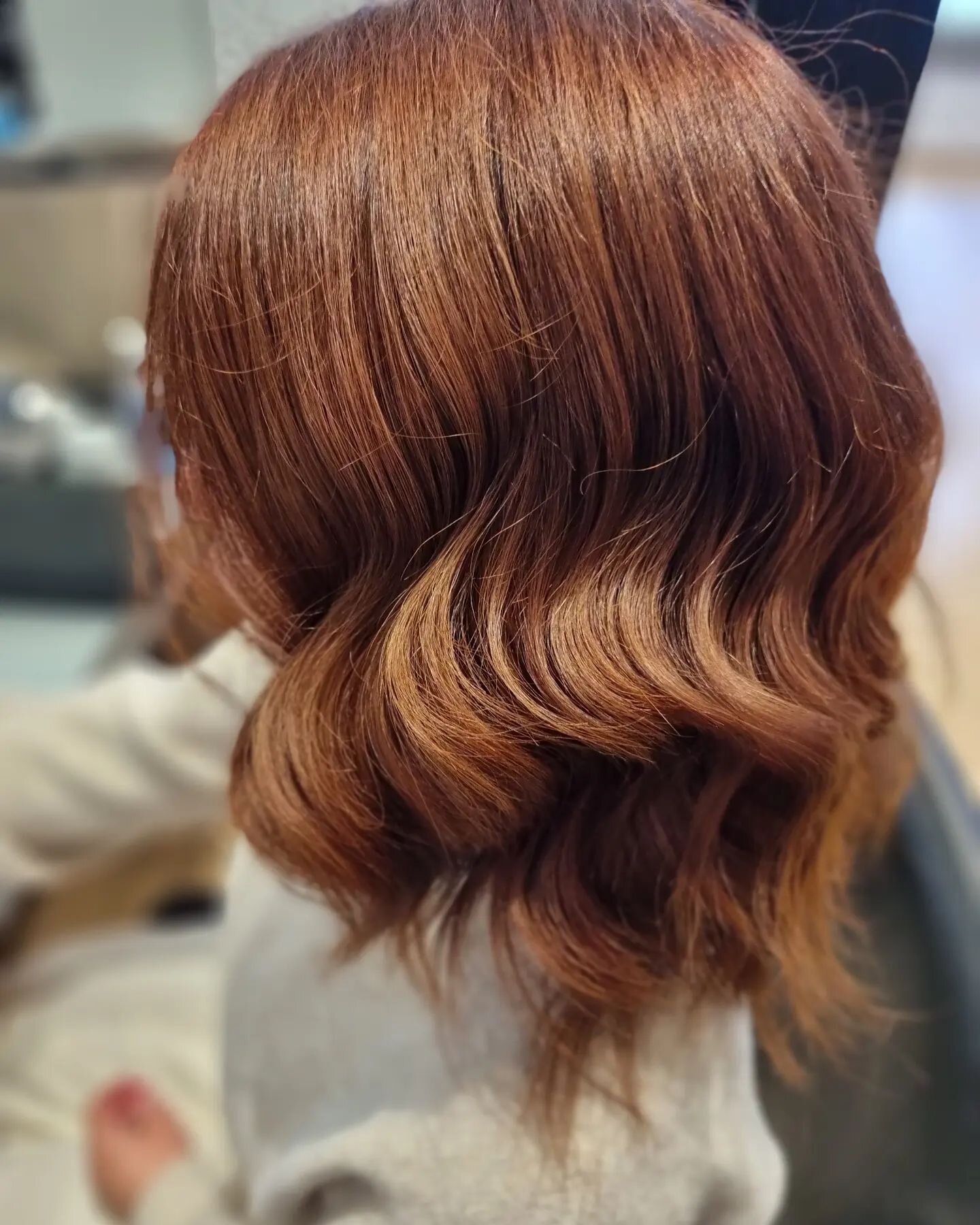 Inoa 7.43 + 744 10vol

#inoa #lorealprofessionnel #lorealsalon #copper #redhead #shine #gloss #waves #texture #southyarra #southyarrasalon #hairsalon #thelabforhair #southyarrahairsalon #southyarrahairdressers