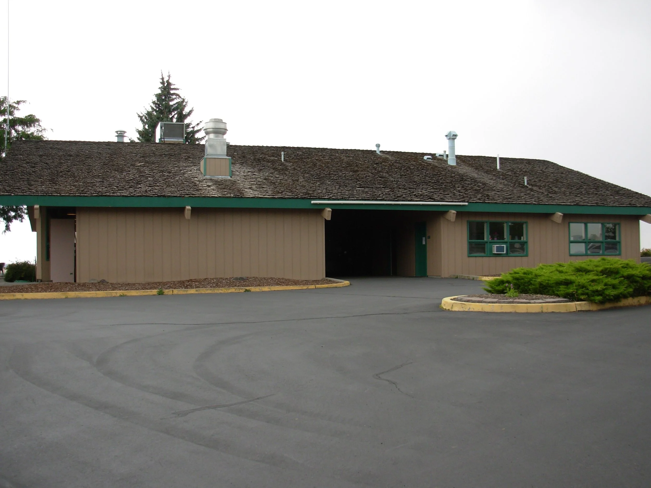 Exist_g Golf Clubhouse Roof 001.jpg