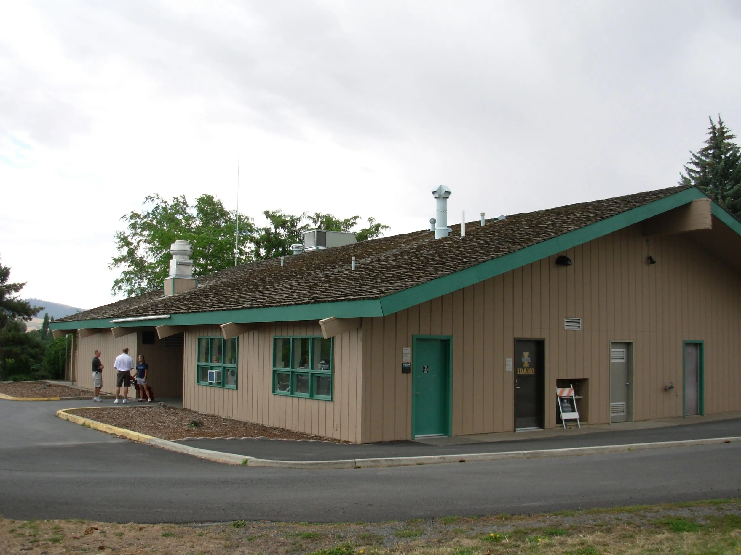 Exist_g Golf Clubhouse Roof 011.jpg