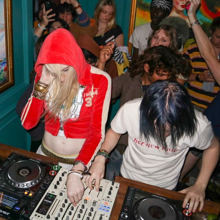 𖦹ׂ ₊˚⊹⋆ so lucky to have club harmony bring in @thefrostchildren to our  lil booth

every dj that night fckn ripped IT

we have nvr witnessed a meow meow meow meow what was i made for remix and we are (〜￣▽￣)〜

₍ᐢ. .ᐢ₎ ₊˚⊹♡ thank you @harmonytividad 