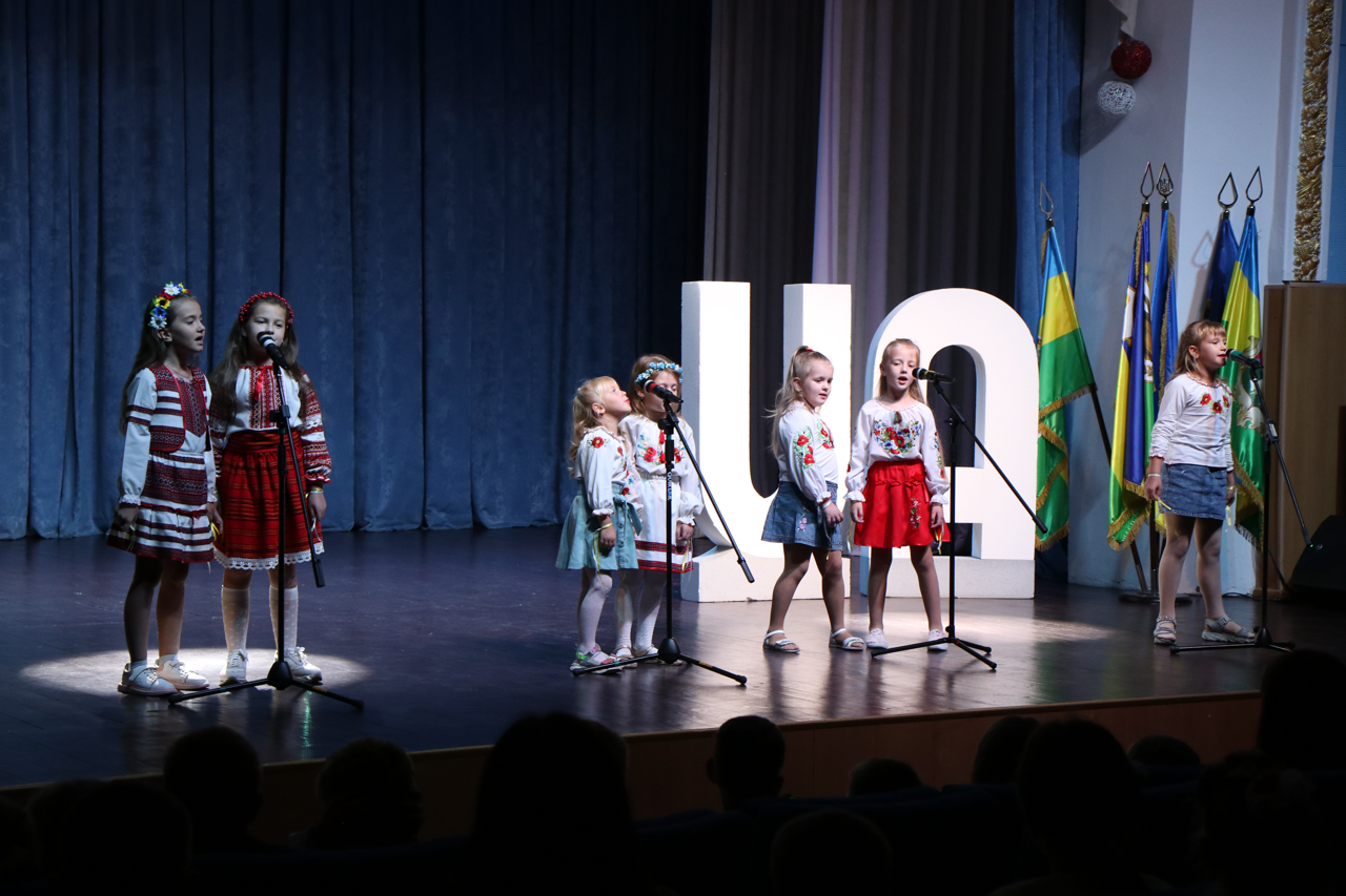 A patriotic song contest at the Novi Petrivtsi House of Culture, 2023