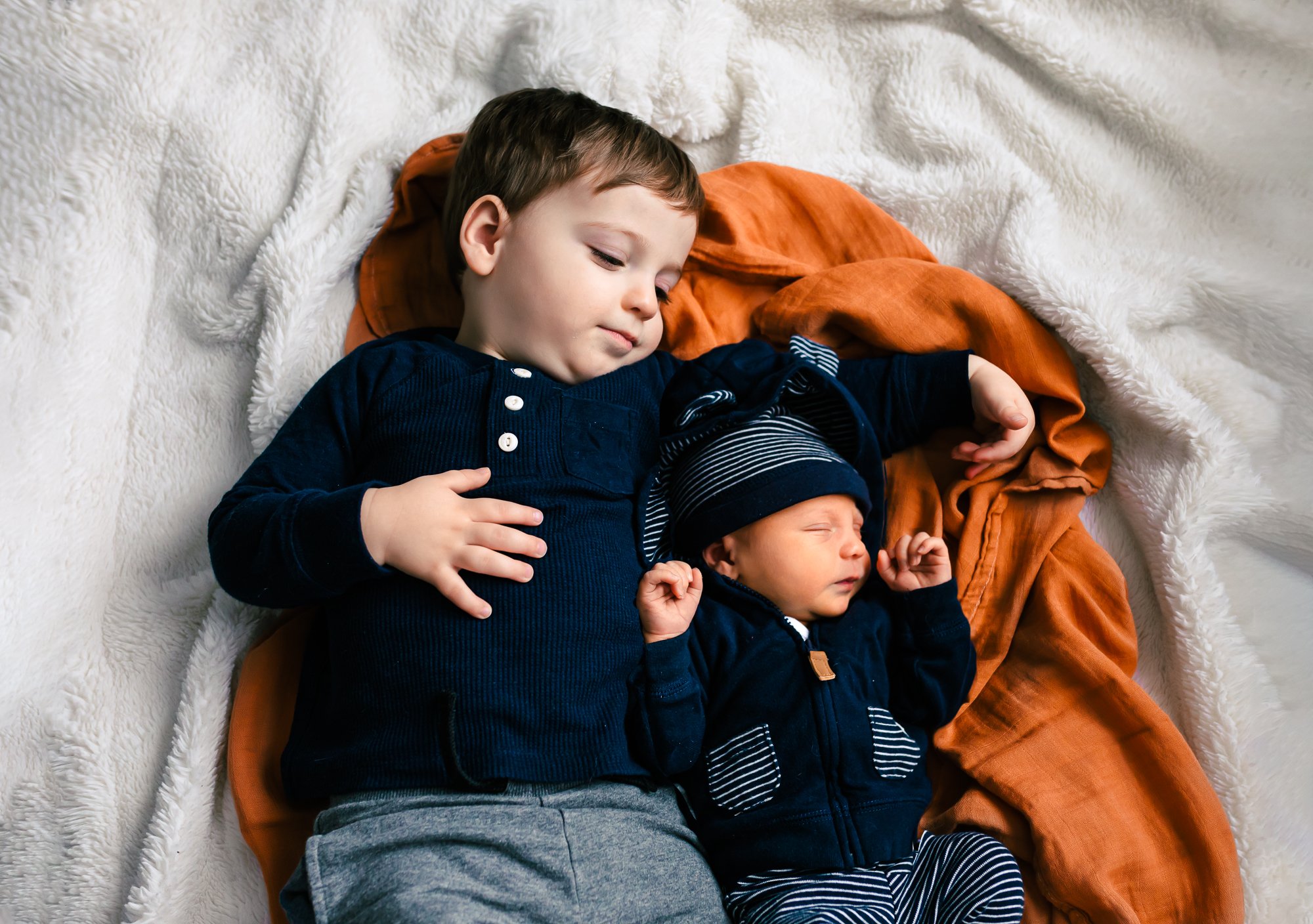 Sibling and Newborn photography in Ottawa