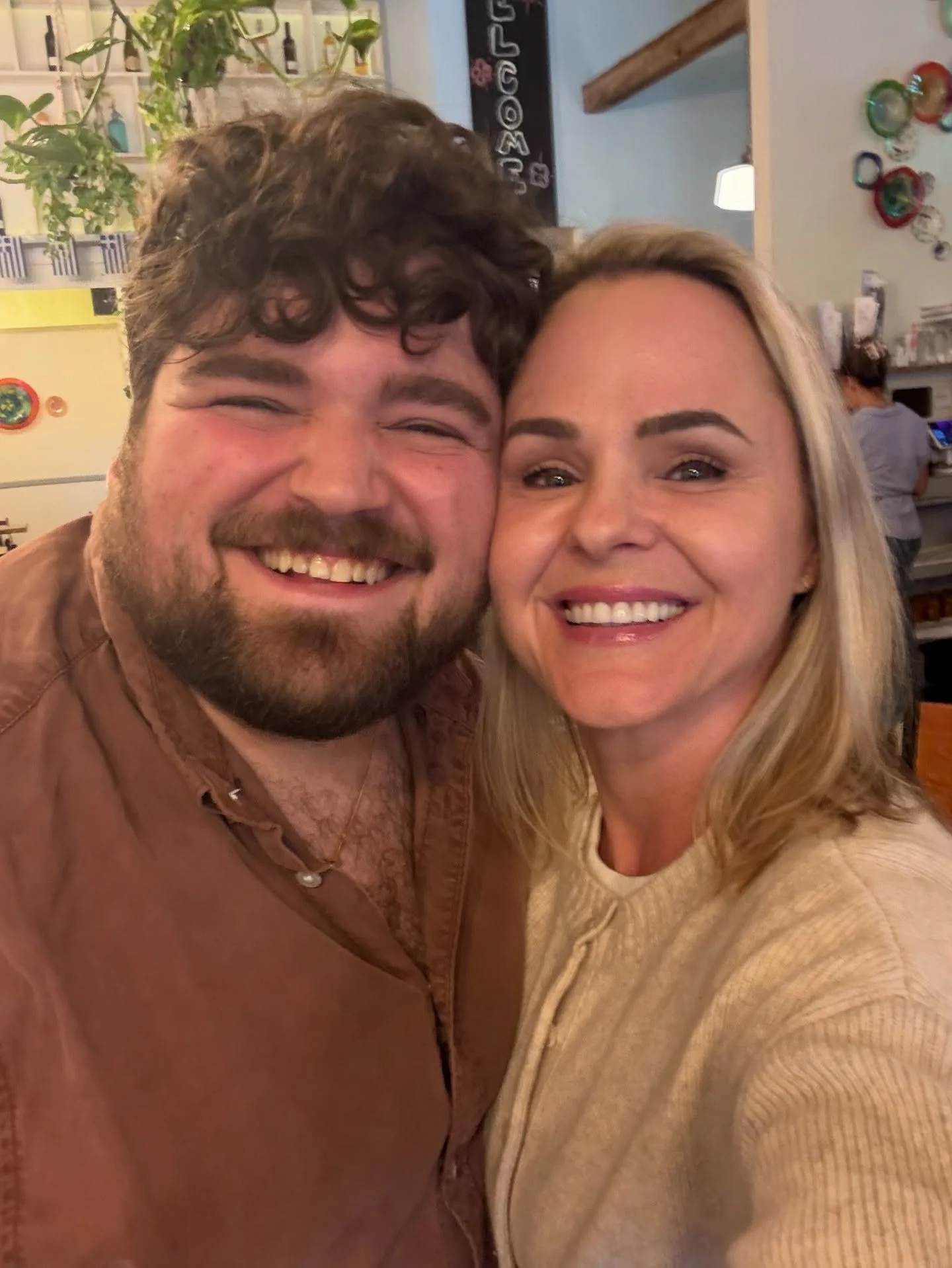 A trip to NYC would not be complete without a hug from the iconic @dramakingbooks! Add it to your bucket list. ☺️🇺🇸🗽

The wonderful Seth is sooooo supportive of Aussie romance authors, and he even brought not one but two copies of 'Love, Just In' 