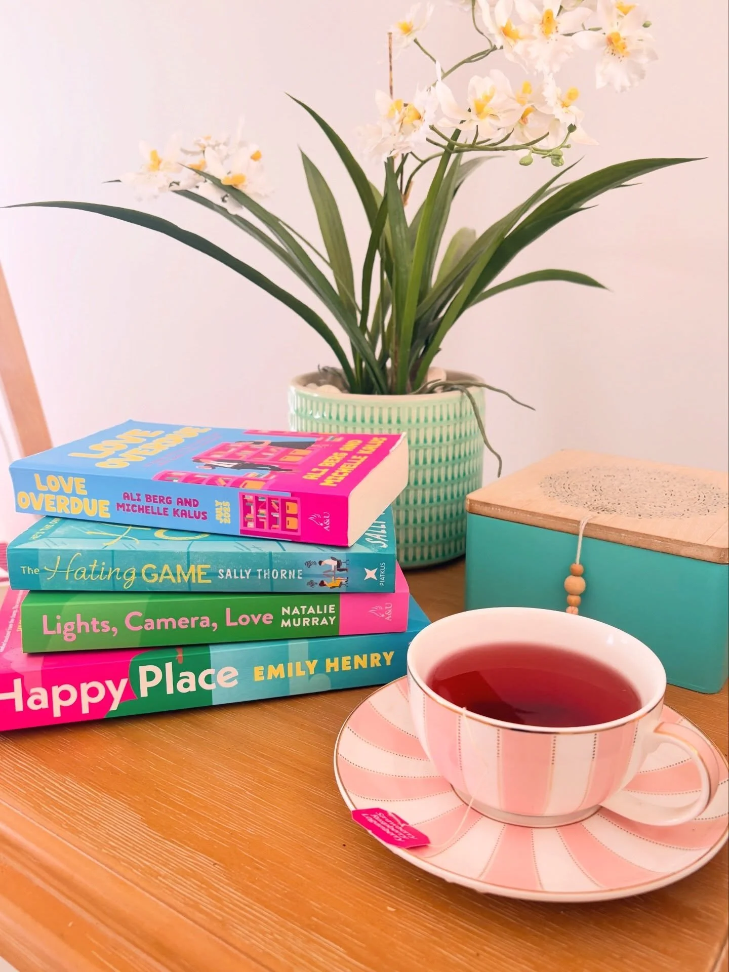 I need a tea expert, or a body expert &ndash; or someone who has a master's degree in both &ndash; to tell me why tea tastes so much better from a nice cup. 🫖📚

I hope your week is going well! And just a little reminder to slow down for a minute wh