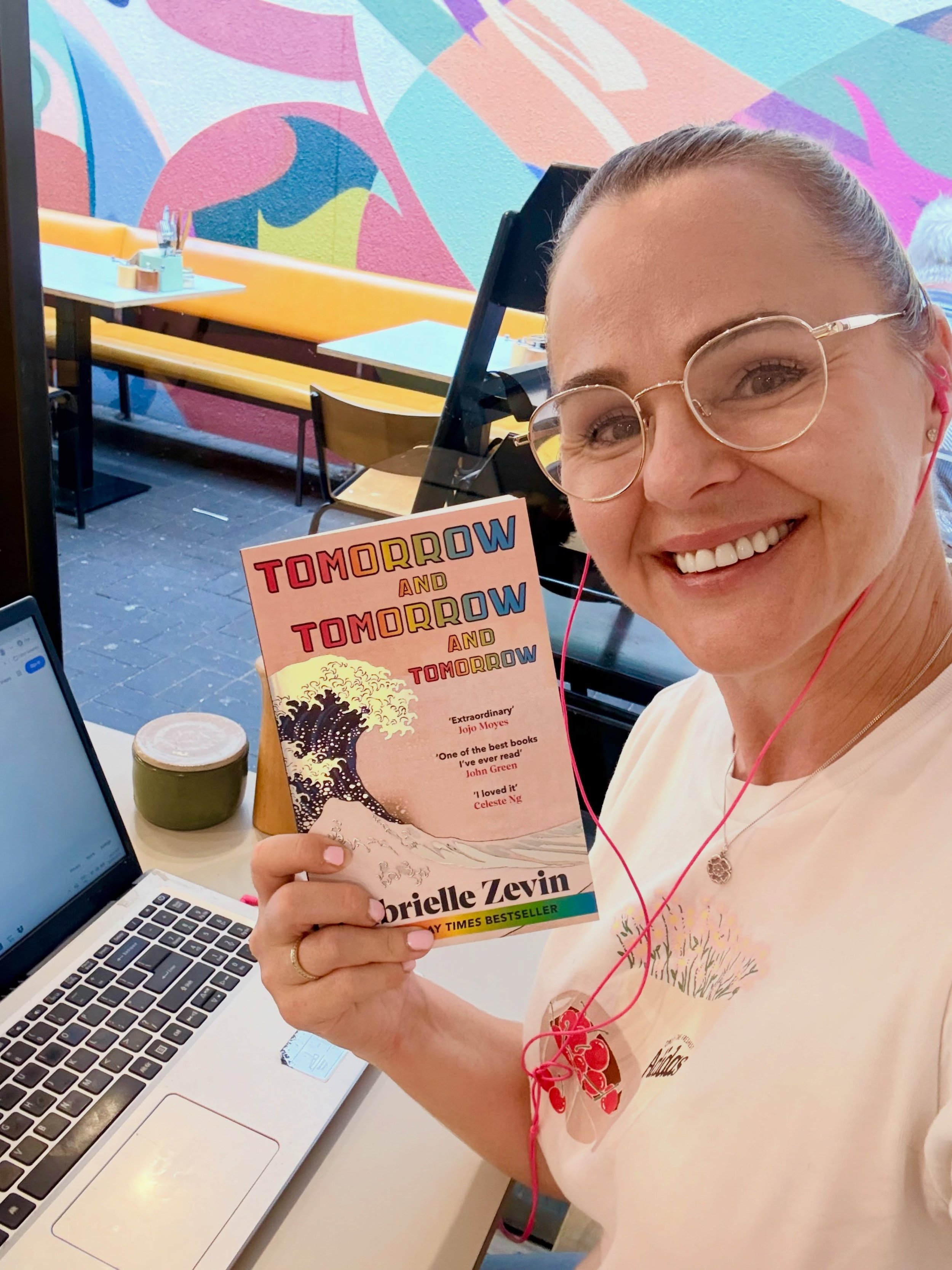 Back at the writing desk, during a very aptly timed World Cup (👀), with time for a pit stop at @macleansbooks to pick up a new book. 😍

Happy Friday, y'all! Any nice plans for the weekend? ☺️

🏷️ 
#amwriting #romanceauthor #tomorrowtomorrowandtomo