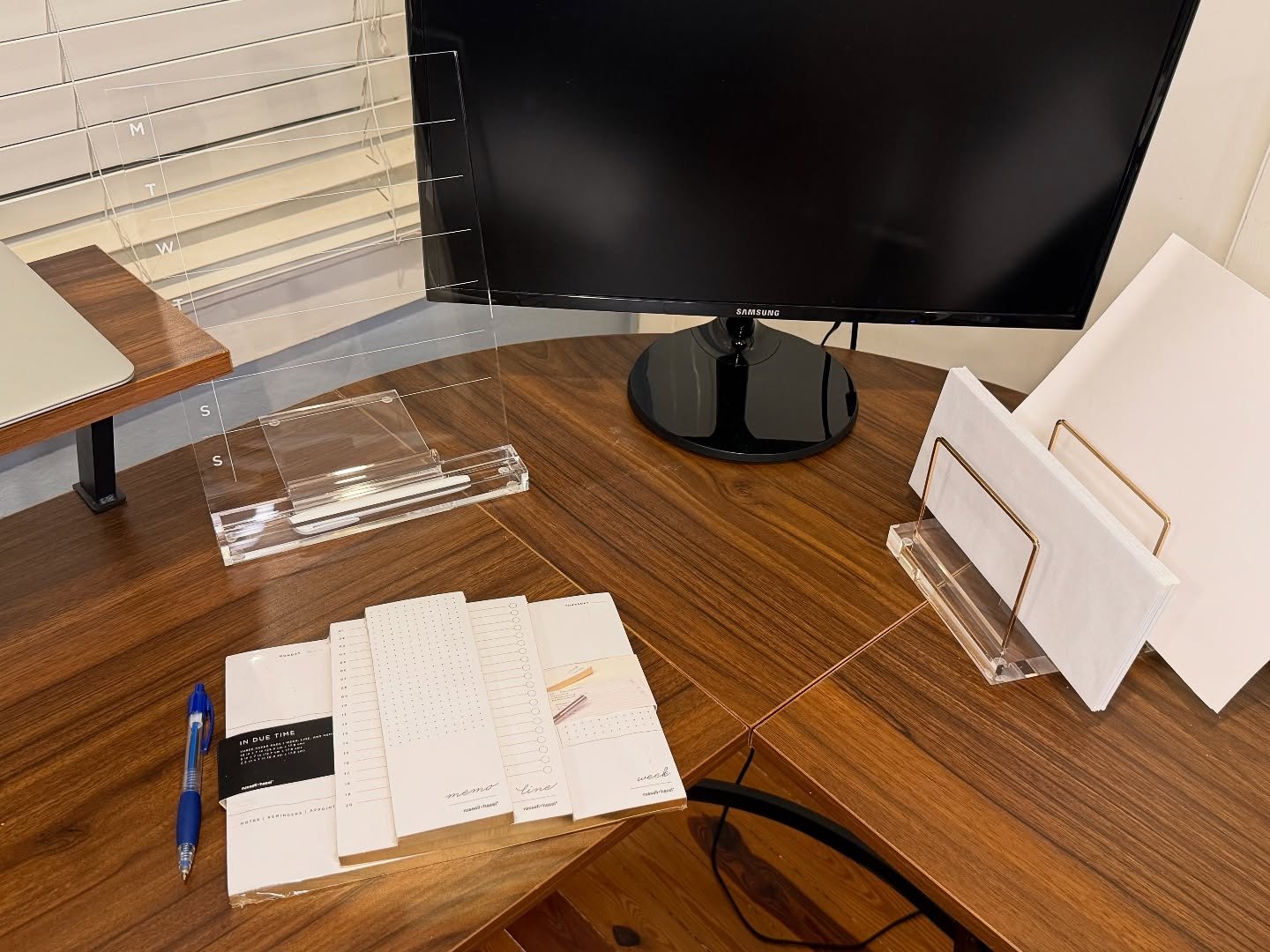 Who needs clutter? Office decor is one of our categories.