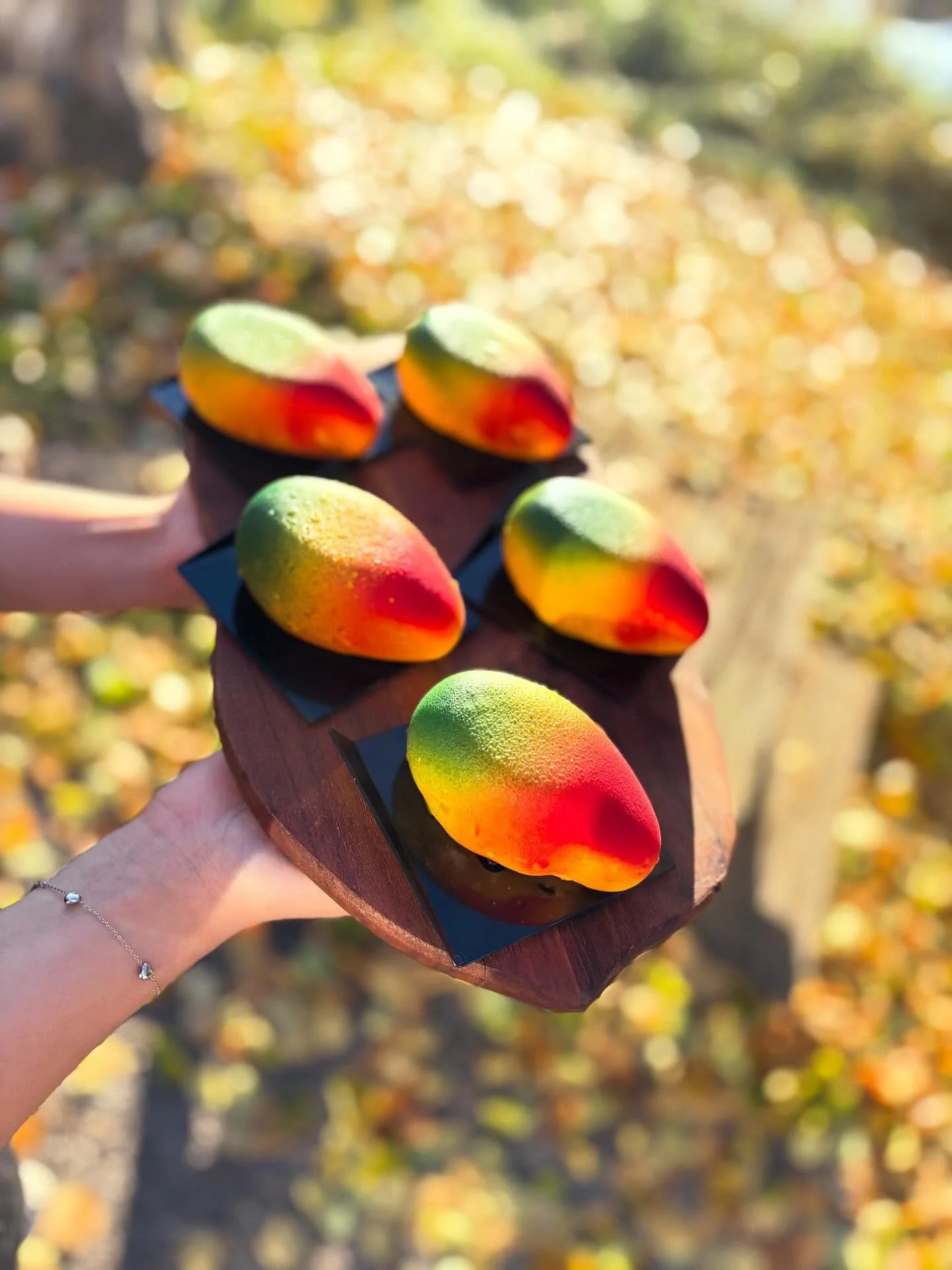 Idag har Lovisa och Joline gjort mangon 😍 🥭 
Kom f&ouml;rbi och ta en fika och s&auml;g hej till tjejerna ☺️