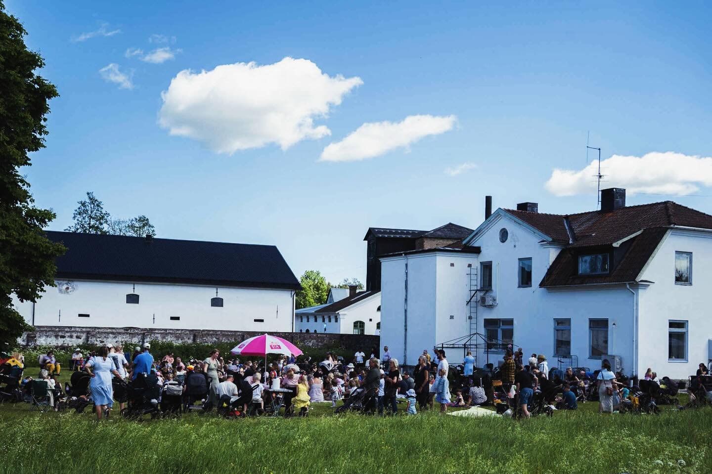 V&auml;lkommen 2026!
Vilket fantastiskt &aring;r 2025 har varit &ndash; tack vare er! Nu kliver vi in i 2026 med mer erfarenhet, mer sj&auml;lvf&ouml;rtroende och massor av pepp. Det h&auml;r &aring;ret kommer bli riktigt bra ✨

Har ni &ouml;nskem&ar