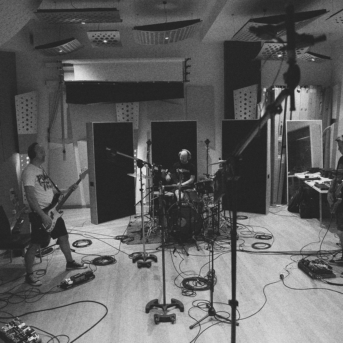 Got to spend a lovely weekend in the studio with @slowcutband, a rare chance to be on the other side of the glass. A two track EP coming up on 20mins of music, huge tones and infinite room mics. What more could you ask for.
I would love to do more