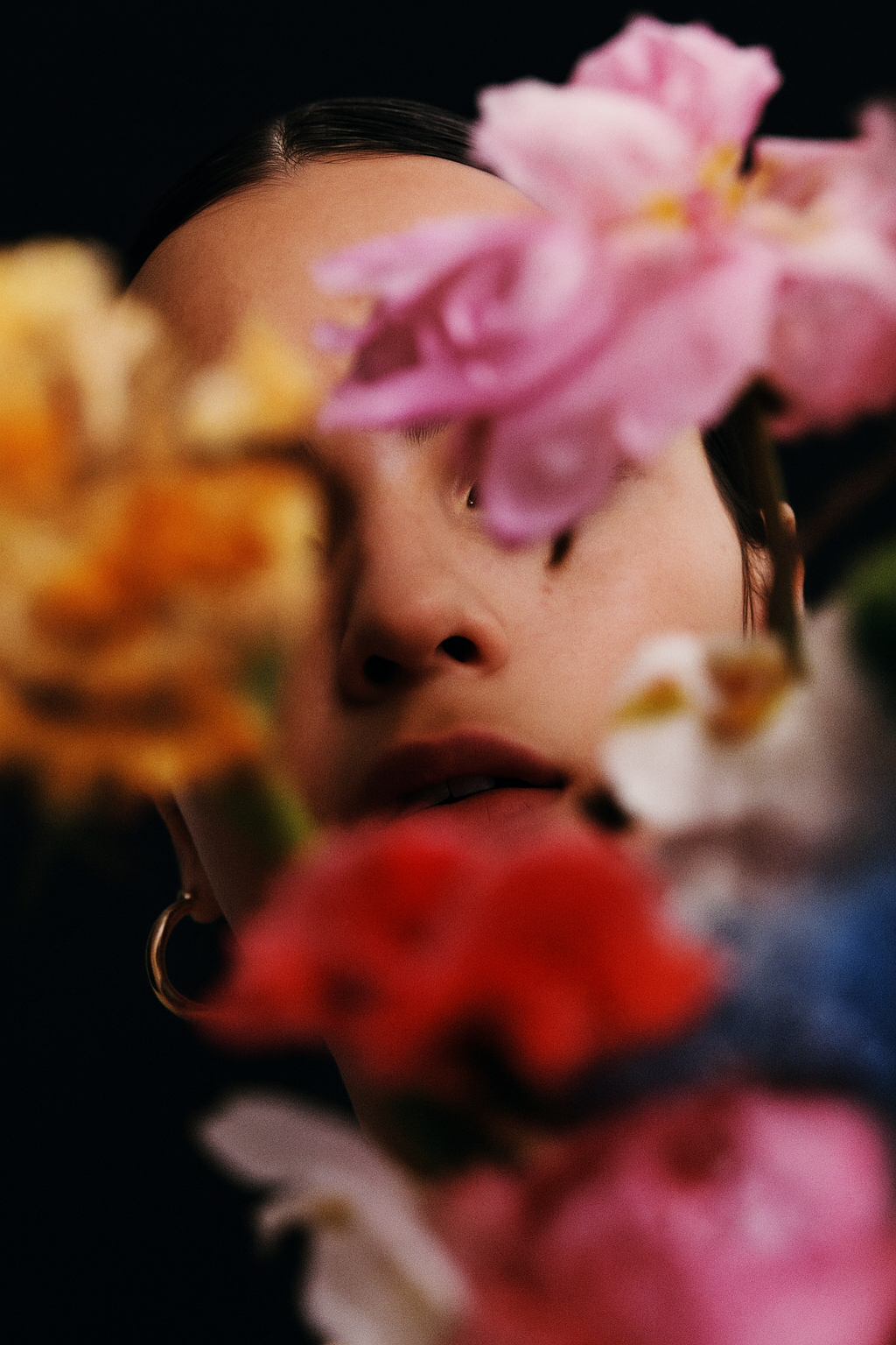 20250716_2041_Dreamy Floral Portrait_remix_01k09kyr0vfscazzj6h7gede0z.png