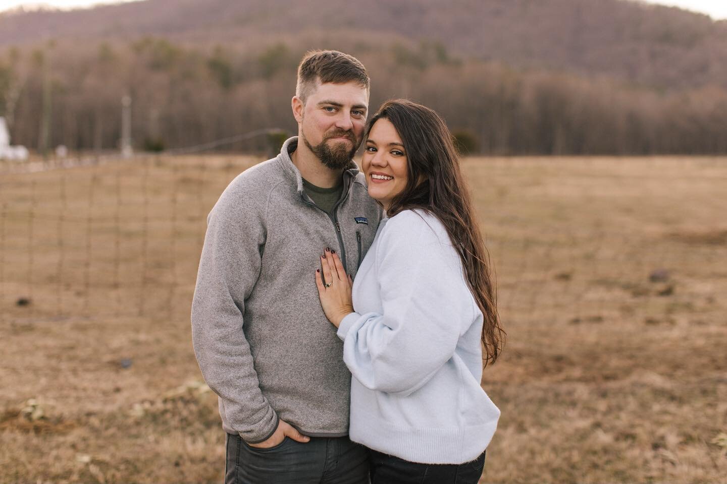 These two lovebirds finally have their own blog post! Check out the link in profile to see highlights from their engagement session ❤️