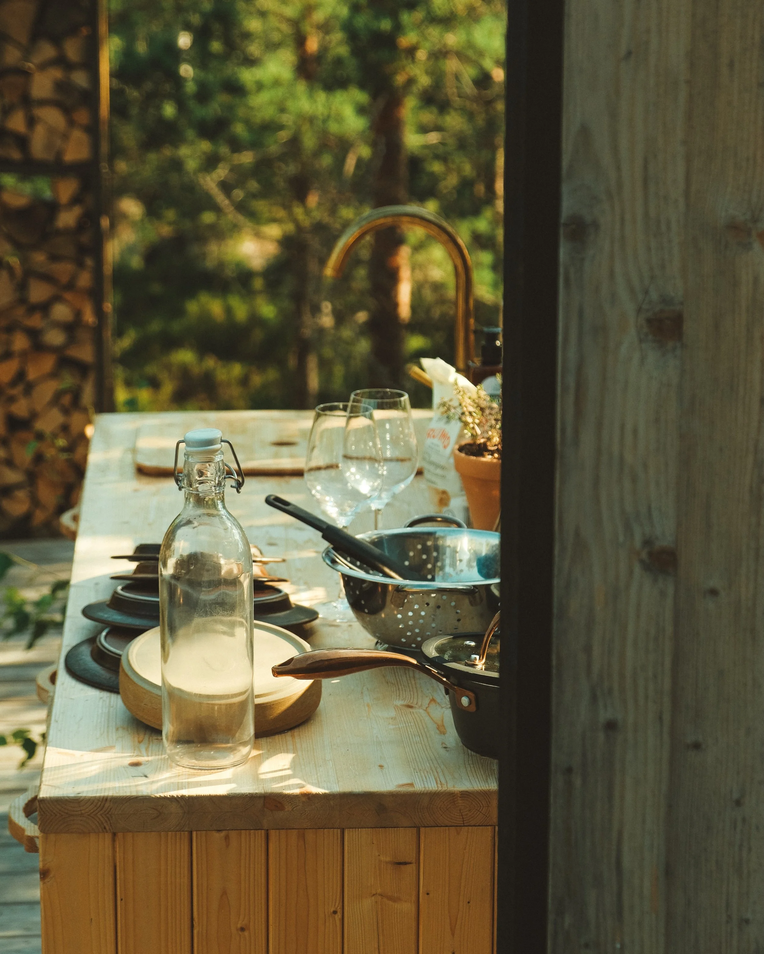 There&rsquo;s something about cooking outside that makes even the simplest meal feel a little different.

Both of our Hilltop Hideaways, South and North, have their own outdoor kitchen with a gas grill and side burner, everything you need for a simpl