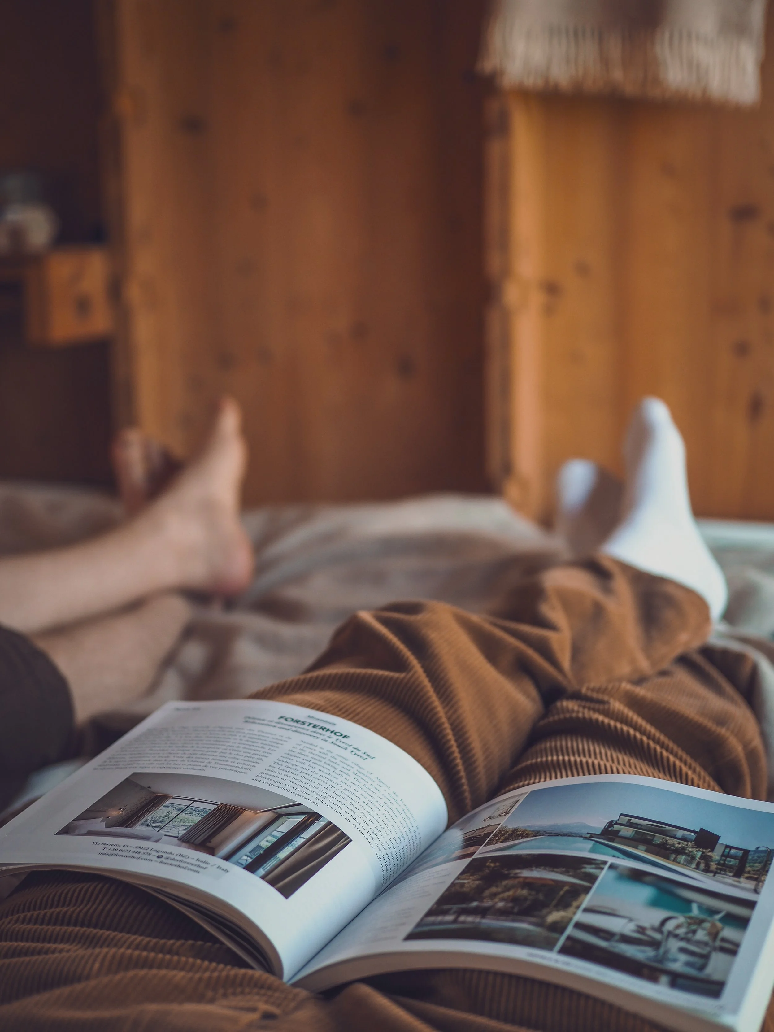 Sunnuntain suunnitelma: sadep&auml;iv&auml; sis&auml;ll&auml;, jotain hyv&auml;&auml; luettavaa ja ajatukset jo seuraavassa pieness&auml; irtiotossa.

&mdash;&mdash;

Rainy Sundays at the Hideaway. Coffee, something good to read and a little planning