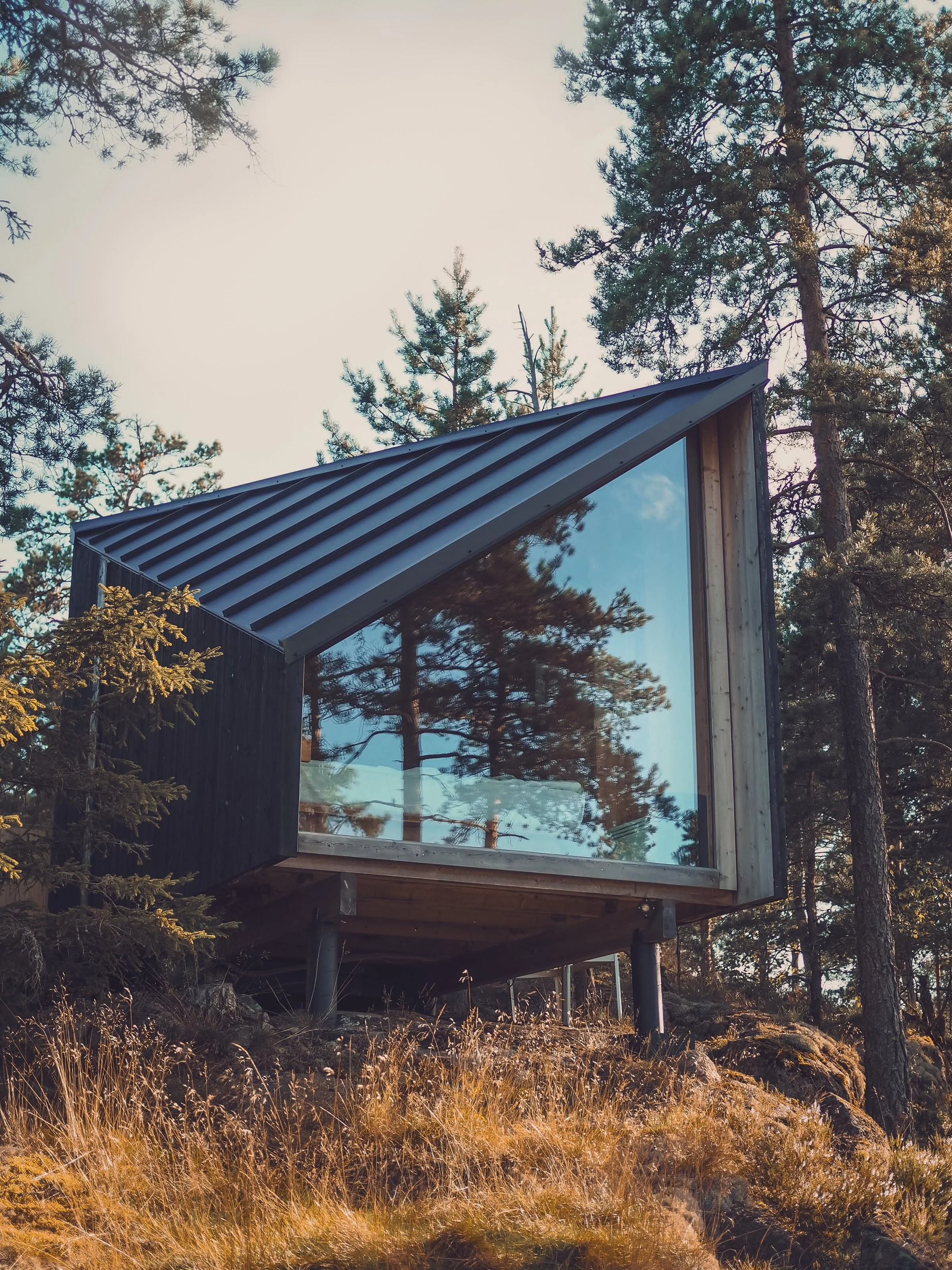 Mihin t&auml;m&auml; Hideaway-kausi taas katosi?

Tuntuu, ett&auml; vastahan avattiin m&ouml;kit kev&auml;&auml;ll&auml;, ja nyt kautta on j&auml;ljell&auml; en&auml;&auml; kuukausi. Viimeiset y&ouml;t vietet&auml;&auml;n 16-18.10, jonka j&auml;lkeen
