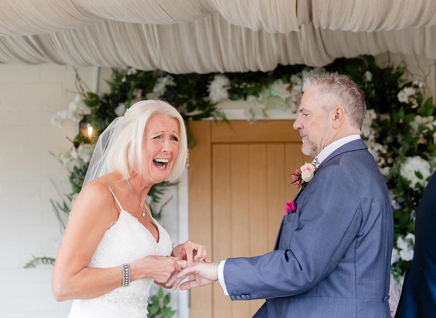 Erica was absolutely over the moon to get that ring on Dave&rsquo;s finger! I&rsquo;ve loved editing all the images from their day and I can&rsquo;t wait to share them all with the happy couple VERY soon! 😍🤩😍

#weddingday #gettingmarried #weddingc