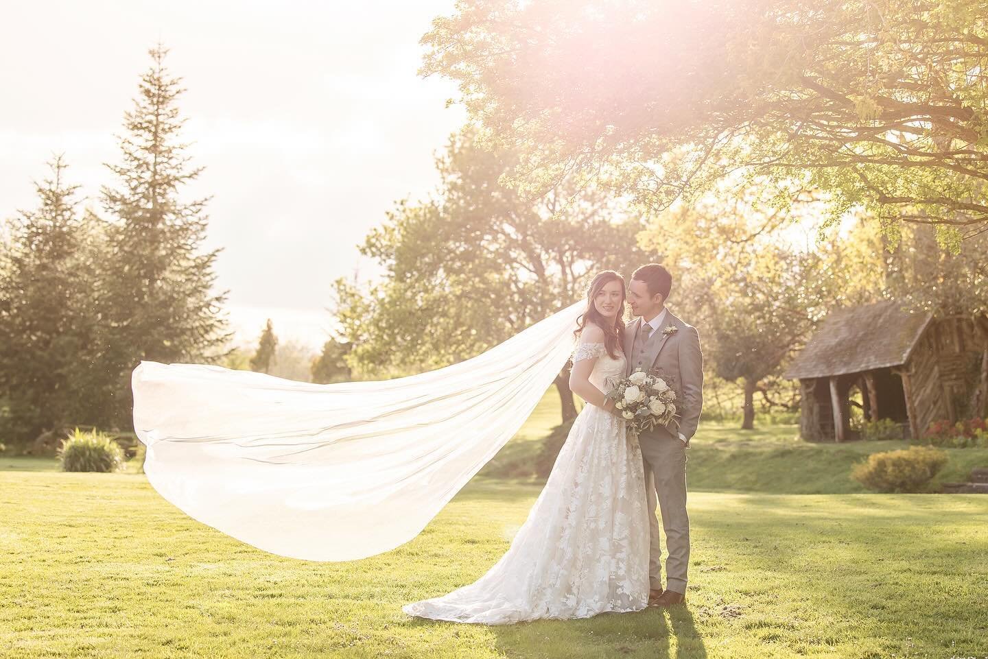 Kathryn and Ben&rsquo;s wedding on Saturday was the epitome of Spring&rsquo;s delicate beauty! 💗 Blossom aplenty at The Ravenswood; a venue that&rsquo;s a match made in heaven for any couple dreaming of beautiful grounds to wander. And certainly the